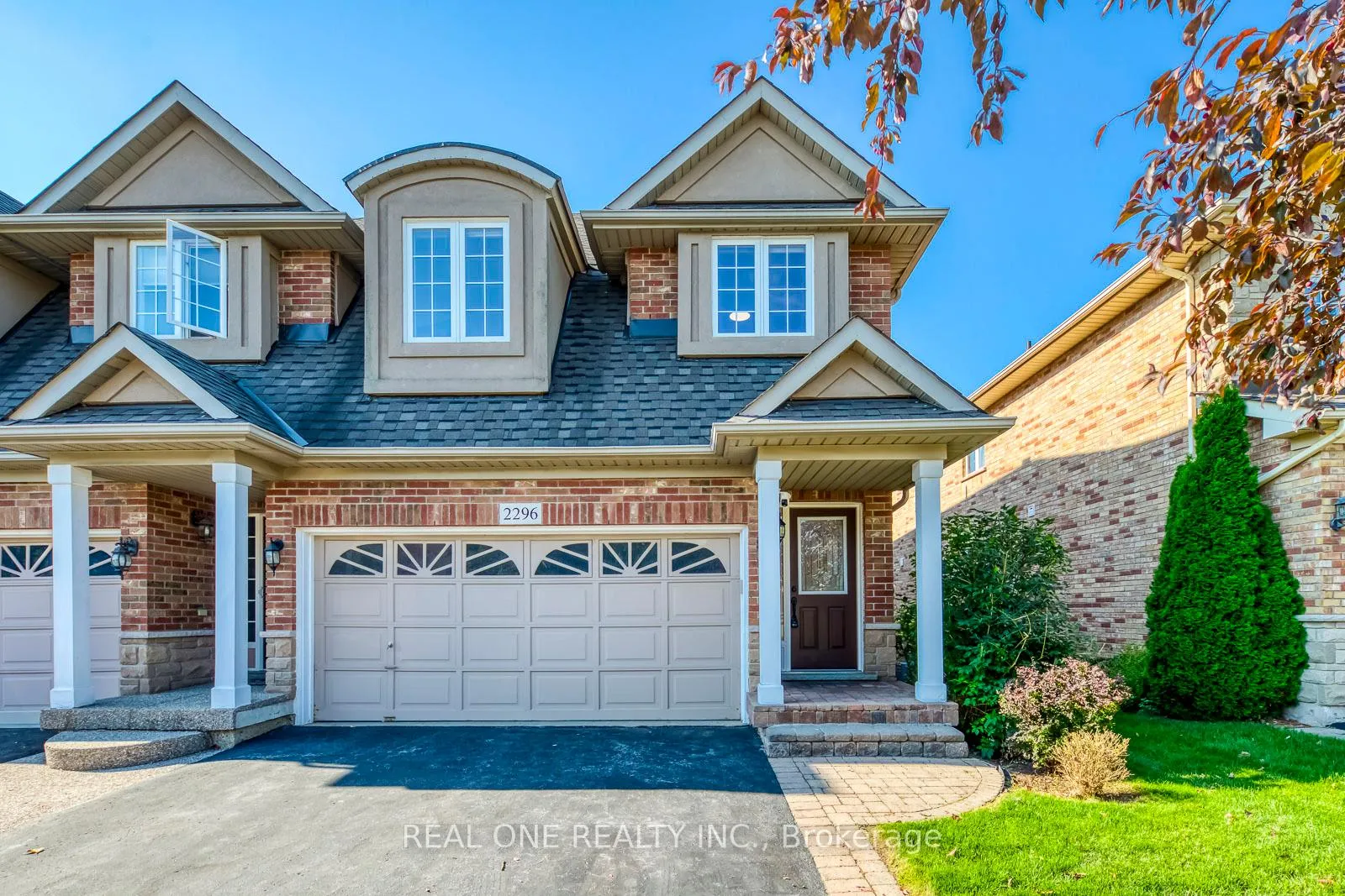 Front of 2296 Parkglen Avenue
