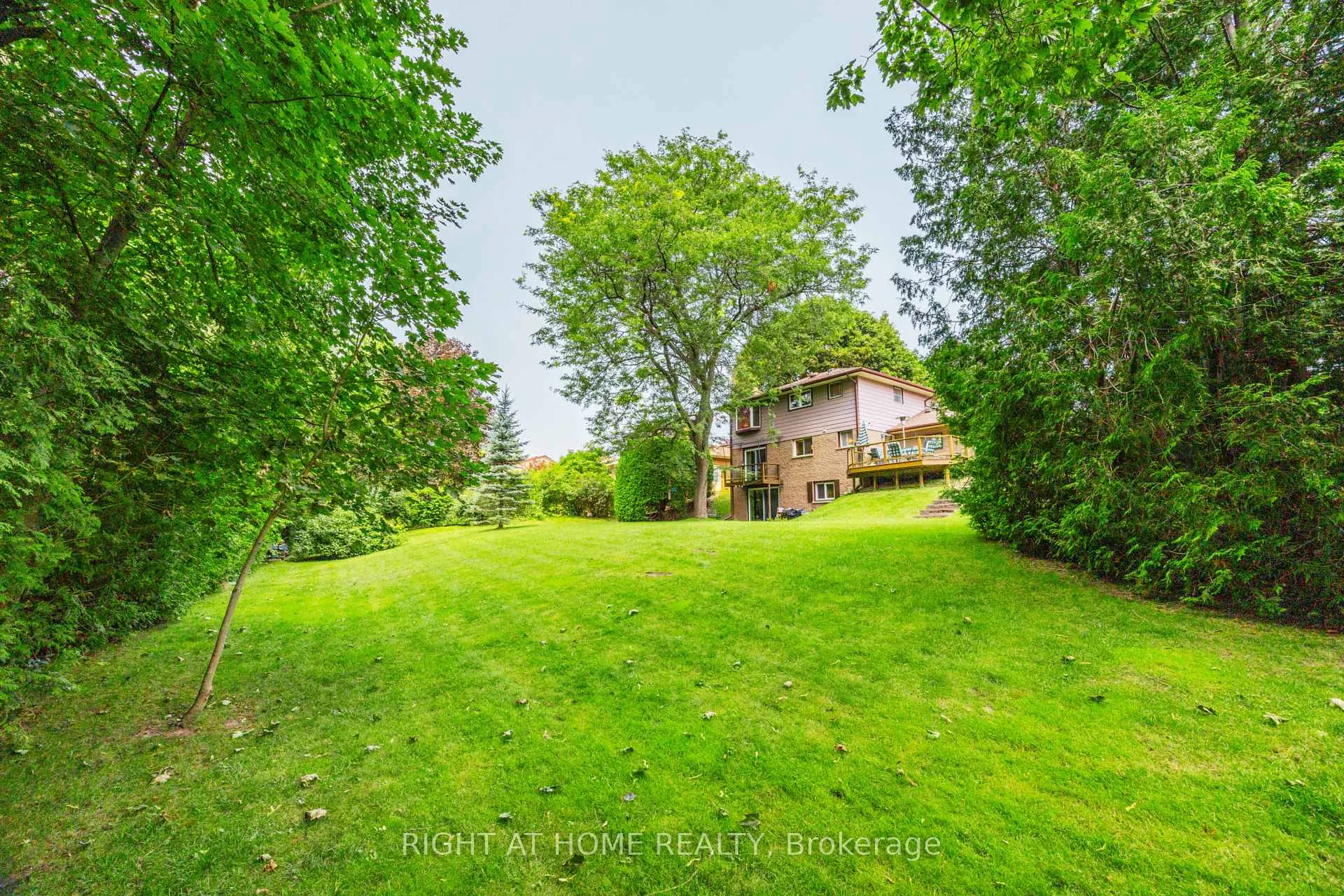 Photo 2 of 712 Tulip Court, Oshawa, Centennial — HOMEH