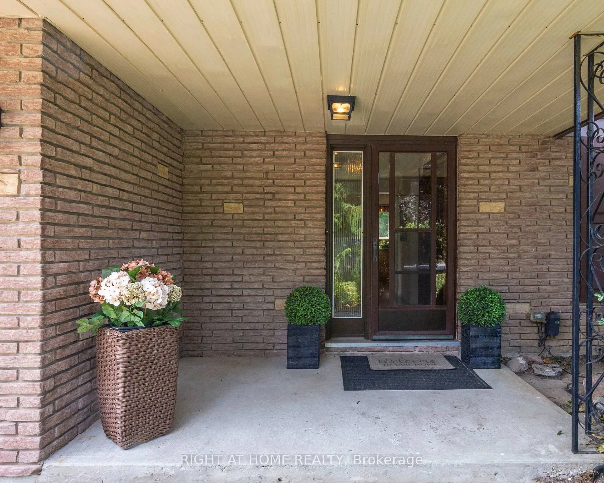 Photo 4 of 712 Tulip Court, Oshawa, Centennial — HOMEH