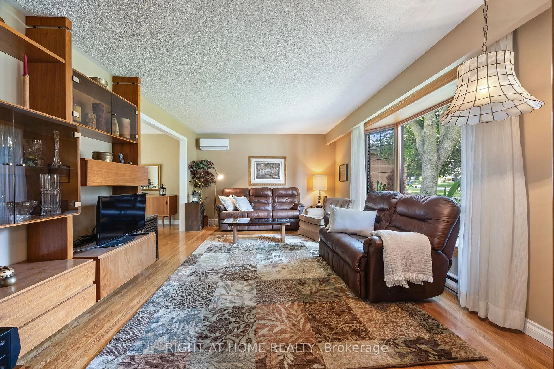 Photo 7 of 712 Tulip Court, Oshawa, Centennial — HOMEH