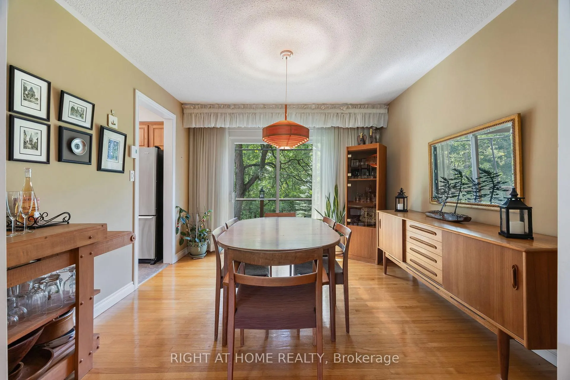 Photo 8 of 712 Tulip Court, Oshawa, Centennial — HOMEH