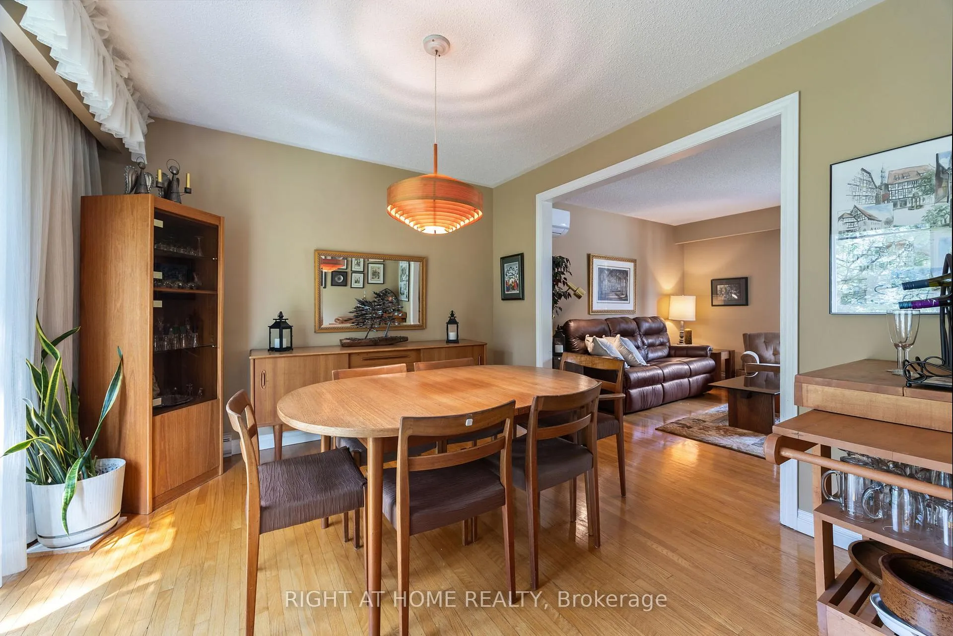 Photo 10 of 712 Tulip Court, Oshawa, Centennial — HOMEH