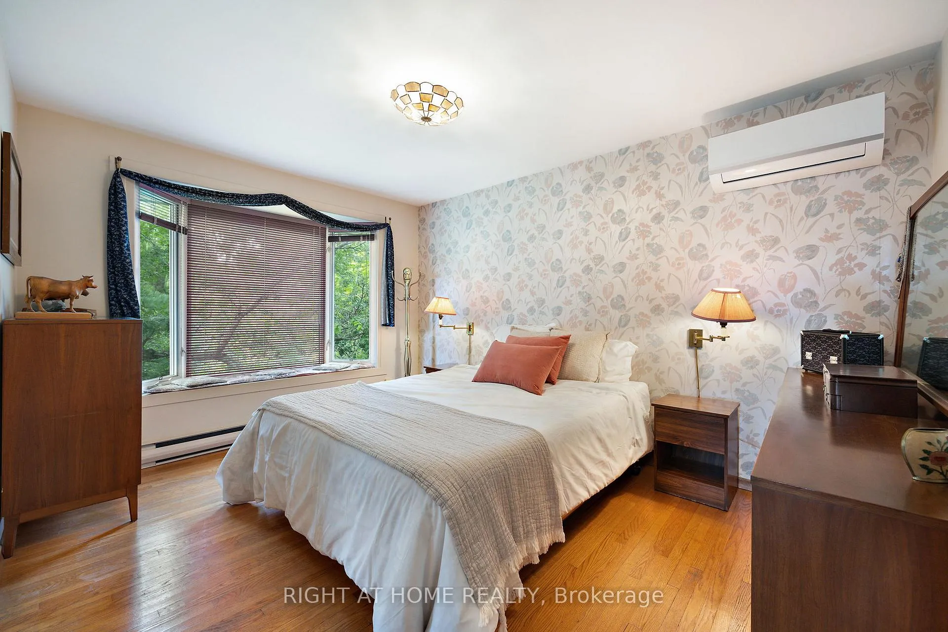 Photo 15 of 712 Tulip Court, Oshawa, Centennial — HOMEH
