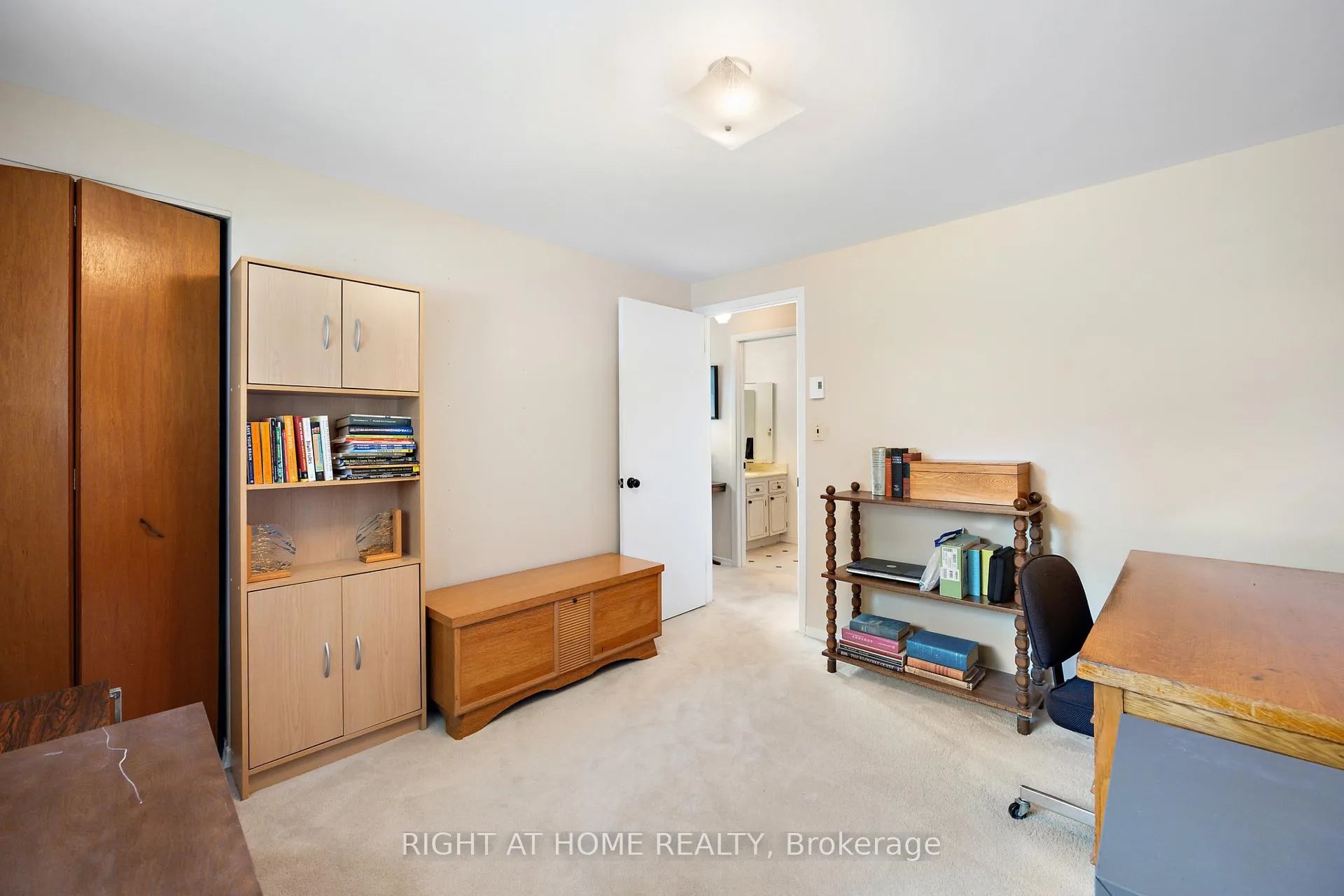 Photo 16 of 712 Tulip Court, Oshawa, Centennial — HOMEH