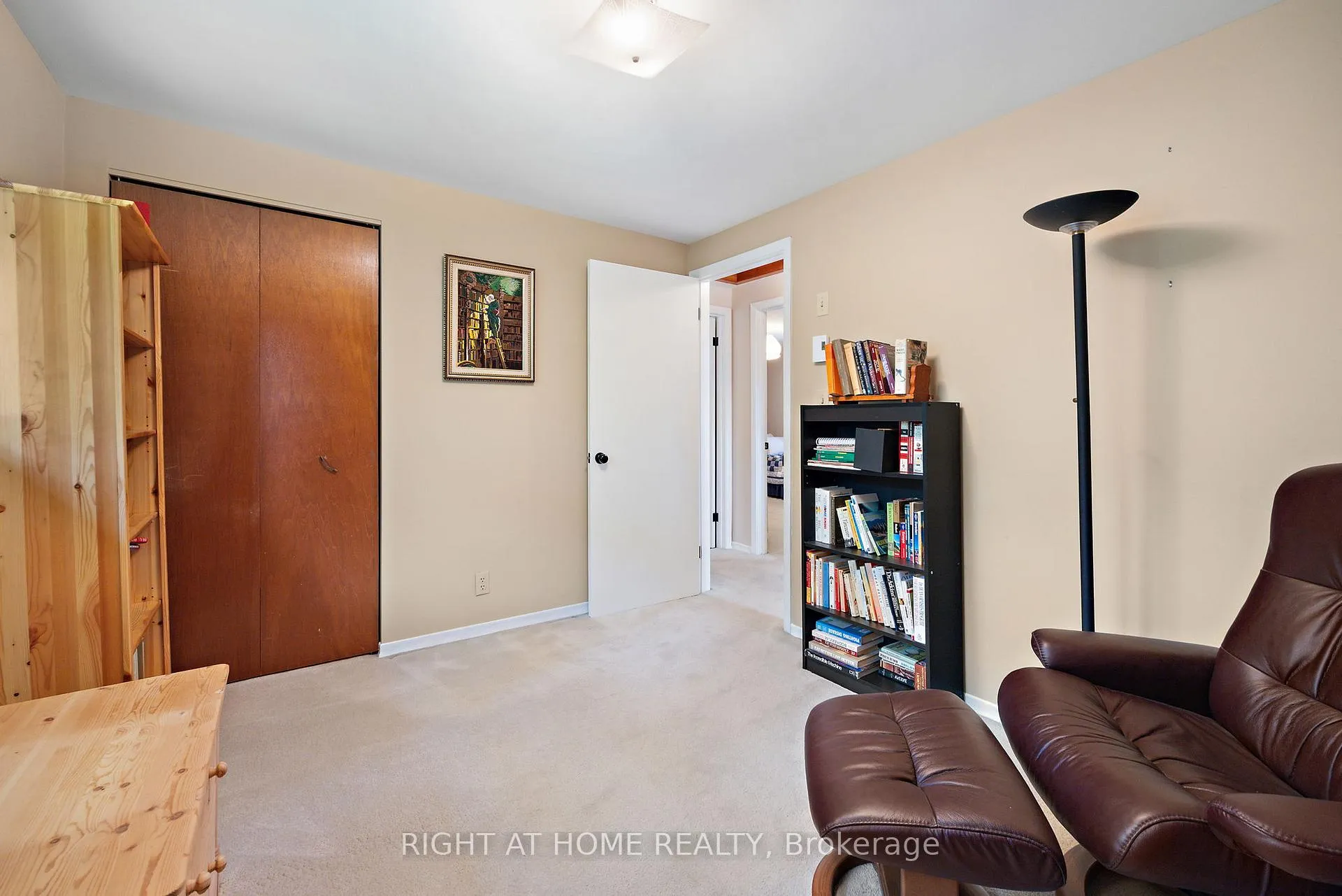 Photo 17 of 712 Tulip Court, Oshawa, Centennial — HOMEH
