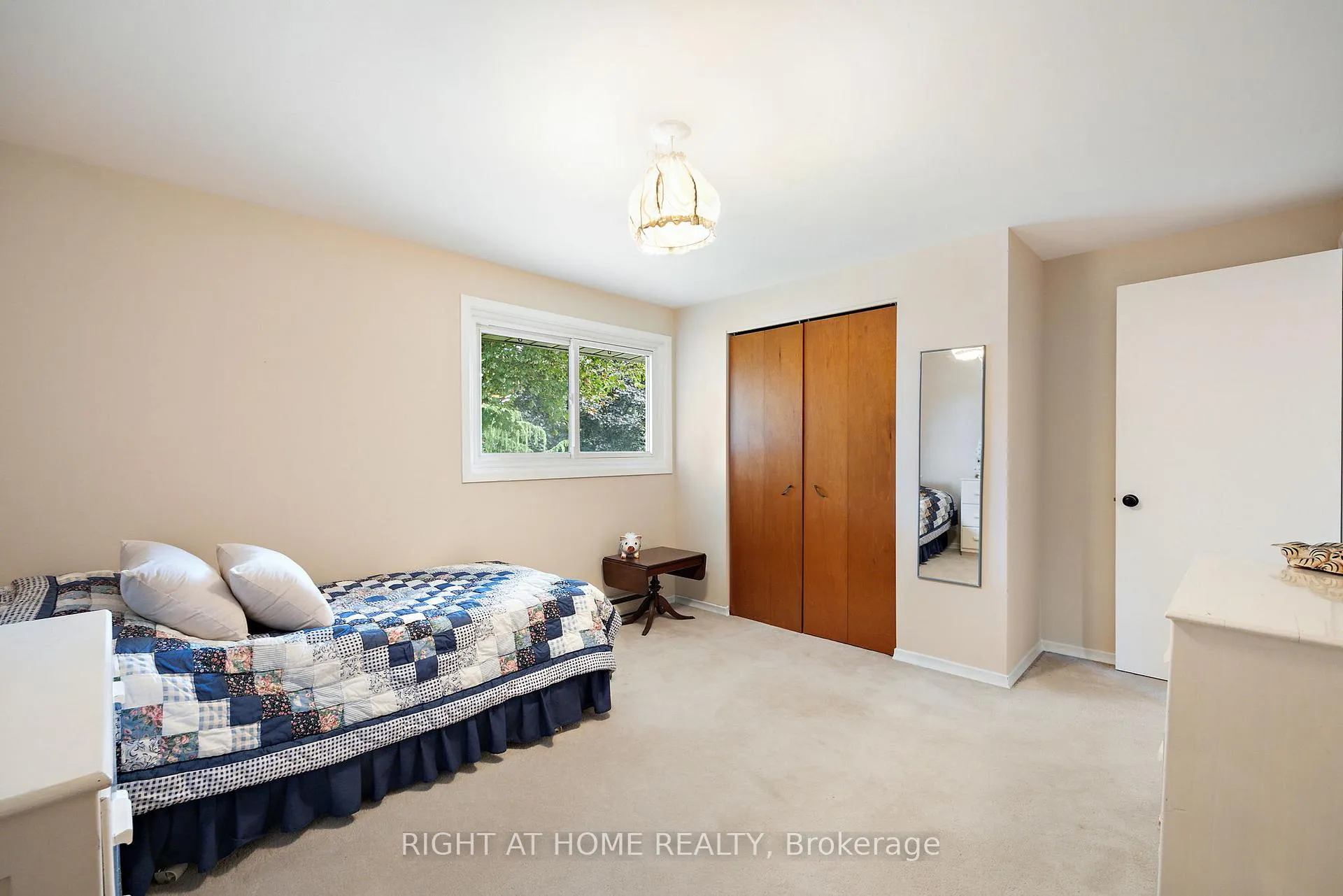 Photo 18 of 712 Tulip Court, Oshawa, Centennial — HOMEH