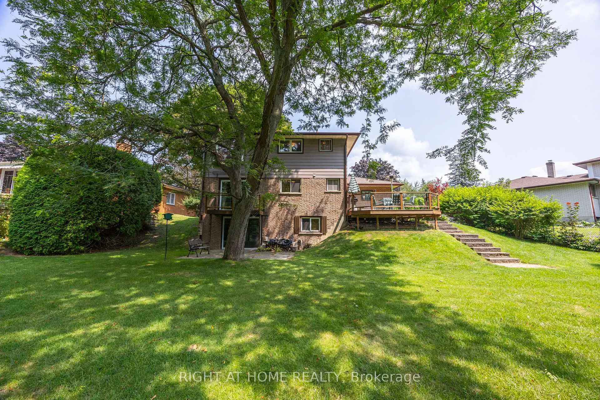 Photo 19 of 712 Tulip Court, Oshawa, Centennial — HOMEH
