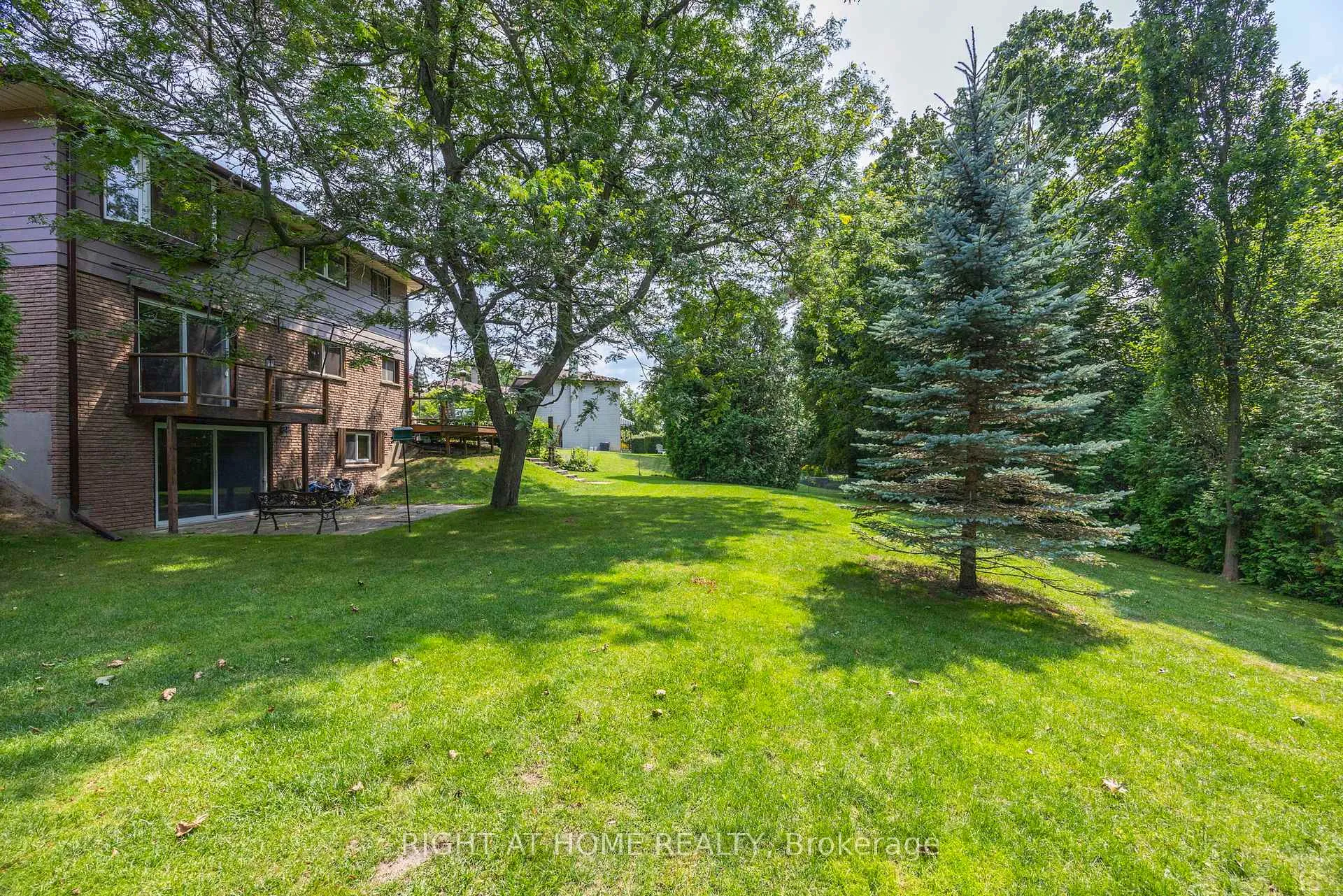 Photo 25 of 712 Tulip Court, Oshawa, Centennial — HOMEH