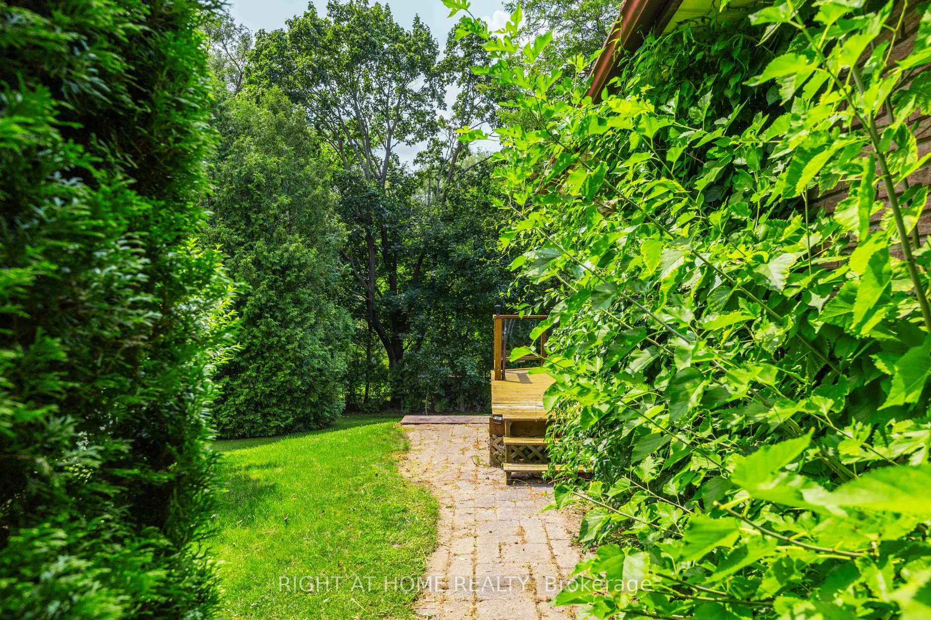 Photo 27 of 712 Tulip Court, Oshawa, Centennial — HOMEH
