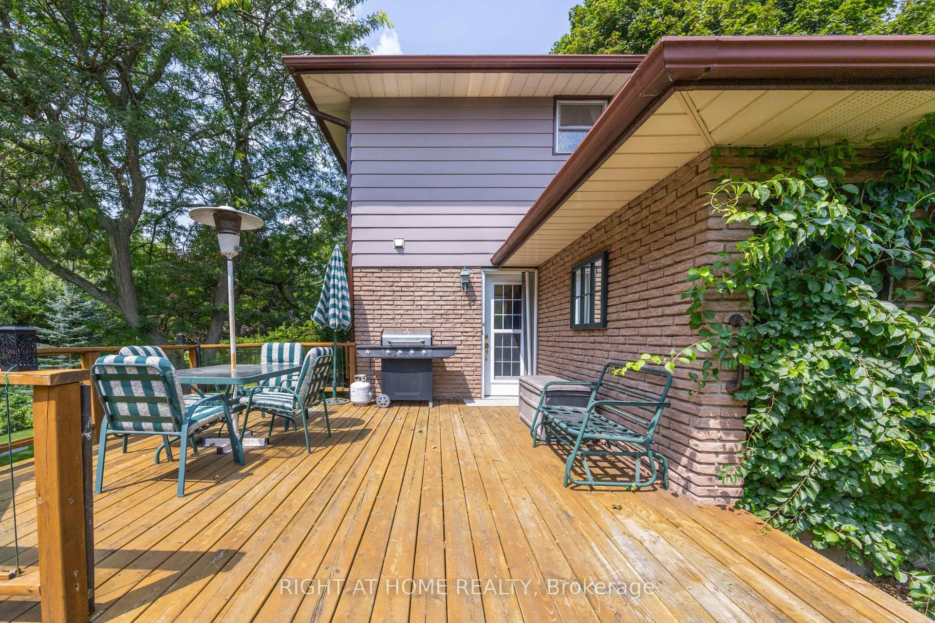 Photo 28 of 712 Tulip Court, Oshawa, Centennial — HOMEH