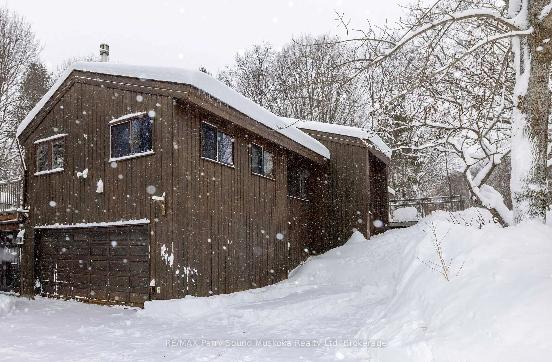 Photo 4 of 15 Skerryvore Circle, McDougall — HOMEH