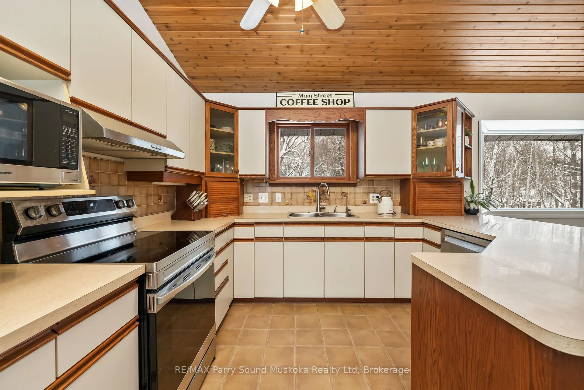 Photo 13 of 15 Skerryvore Circle, McDougall — HOMEH