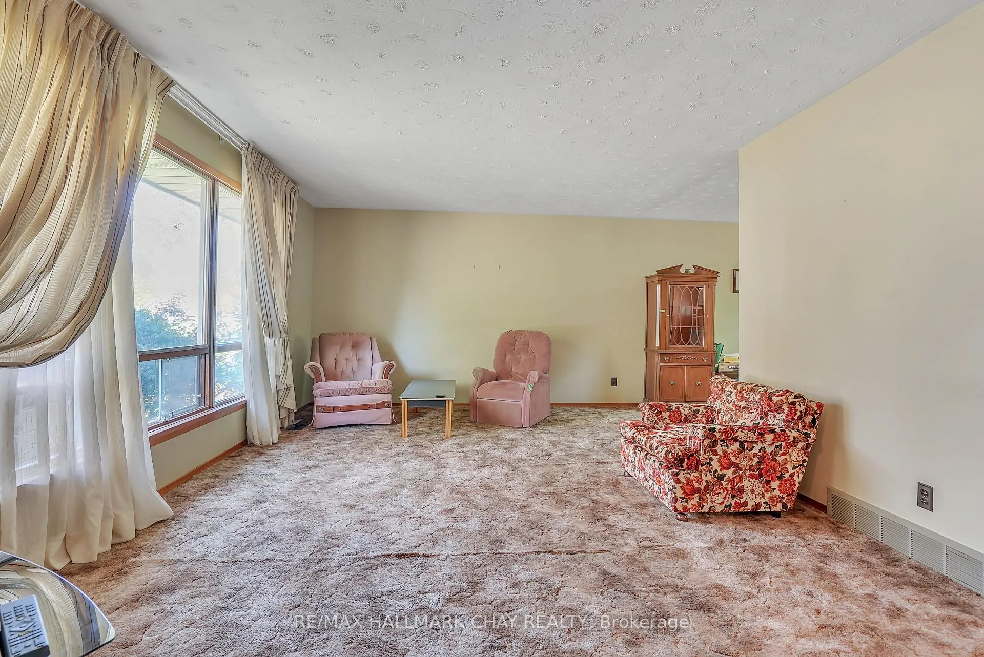 Photo 2 of 33 Hancey Crescent, New Tecumseth, Alliston — HOMEH