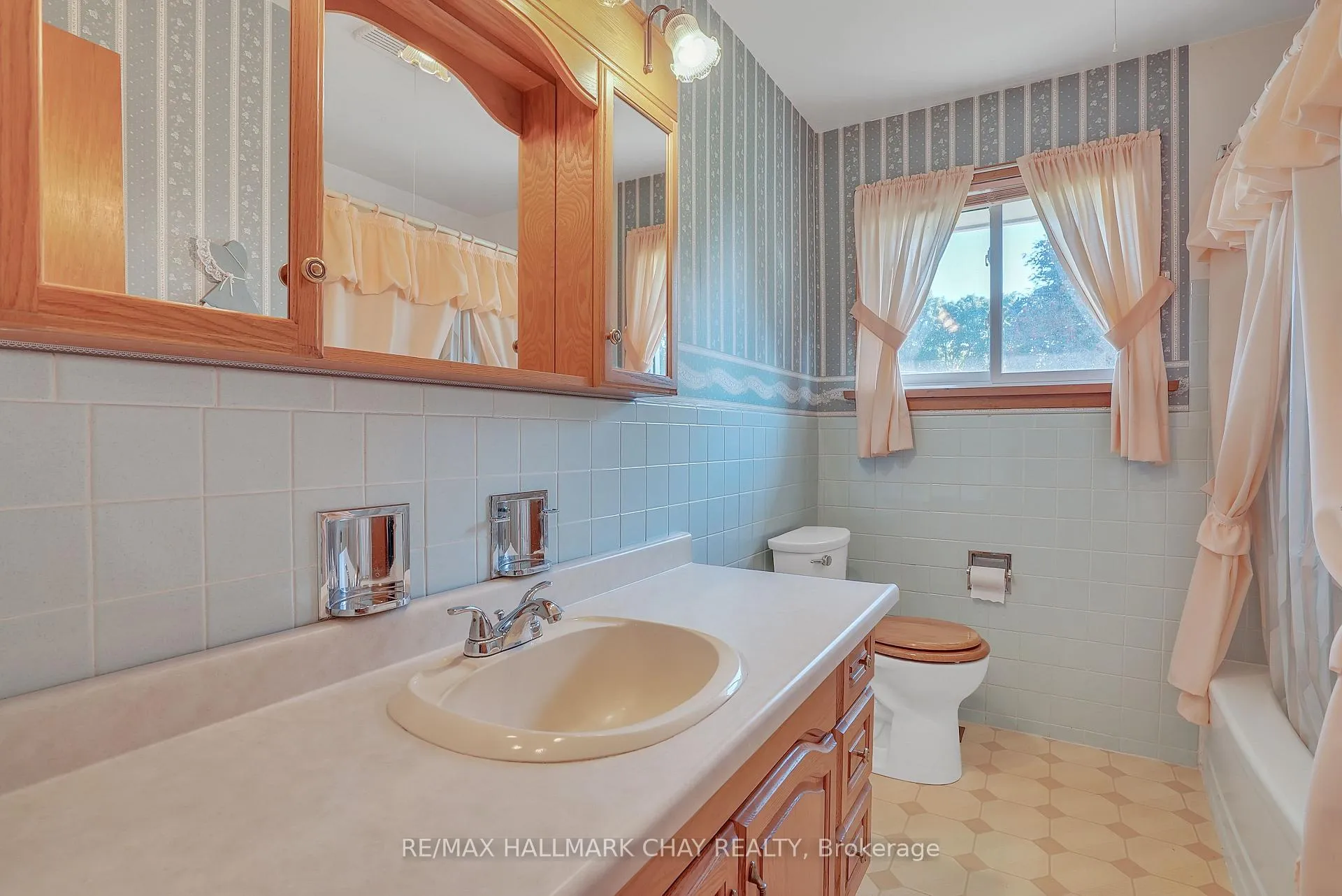 Photo 14 of 33 Hancey Crescent, New Tecumseth, Alliston — HOMEH