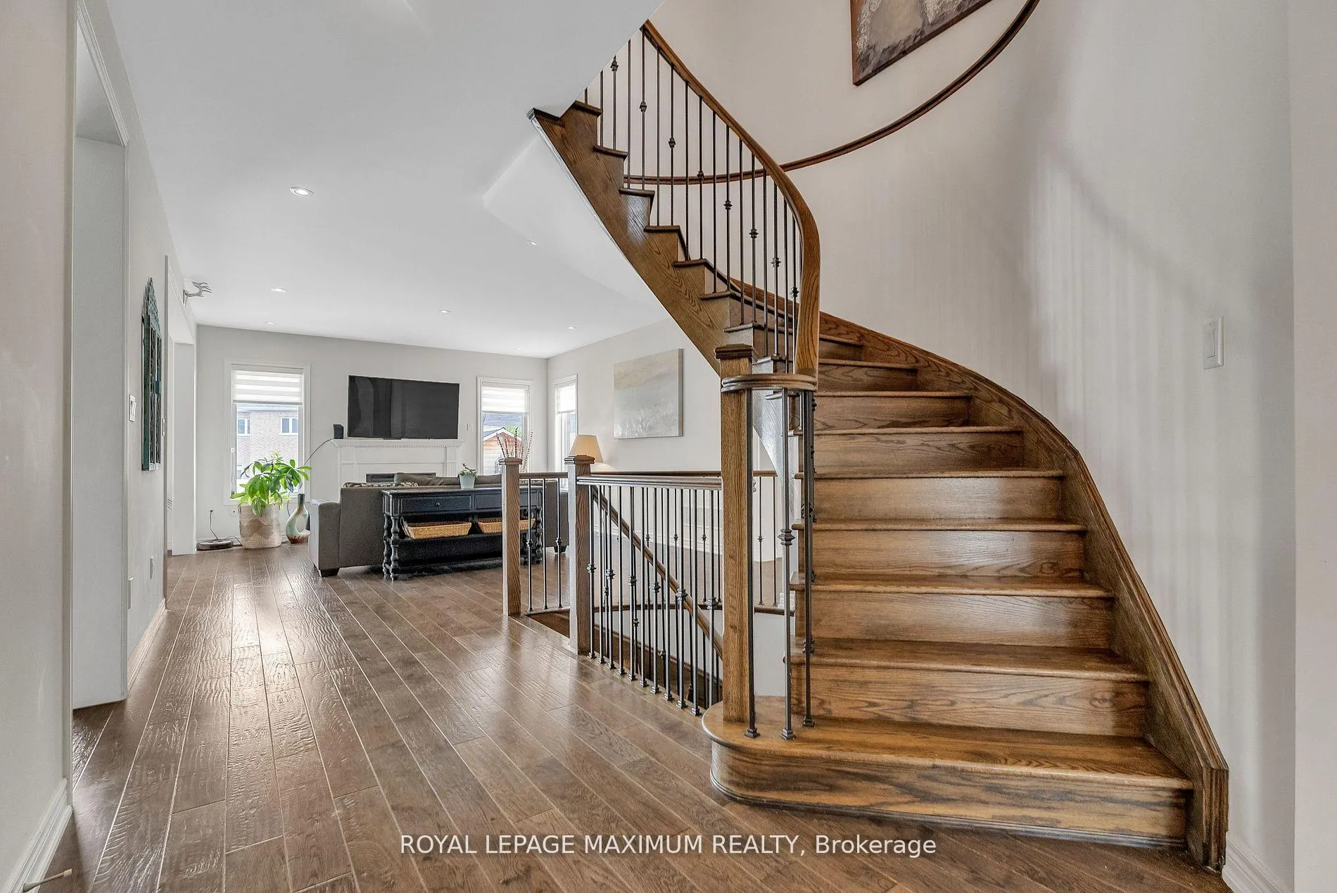 Photo 2 of 9 Copeland Crescent, Innisfil, Cookstown — HOMEH