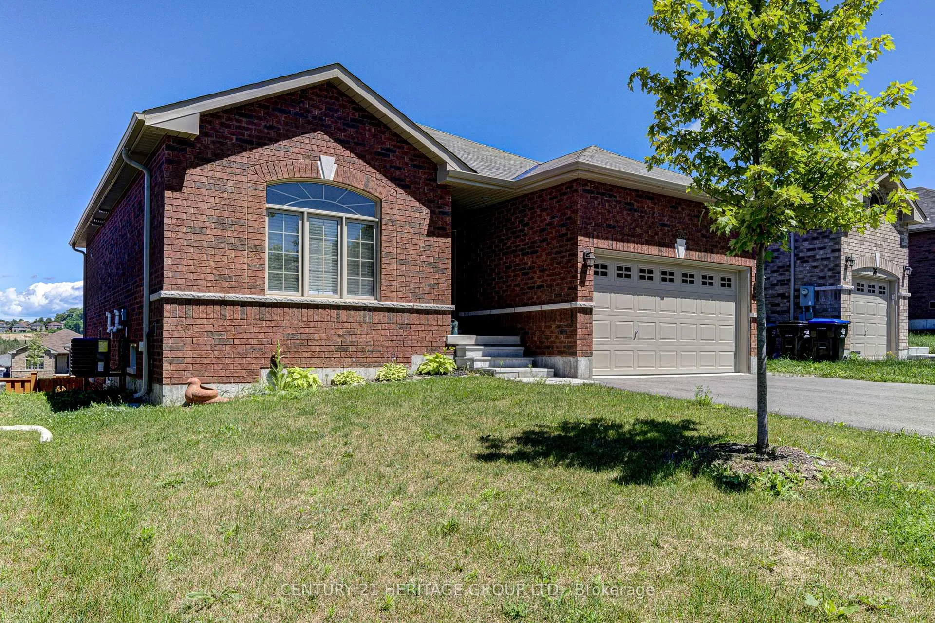 Photo 2 of 34 Beausoleil Drive, Penetanguishene — HOMEH