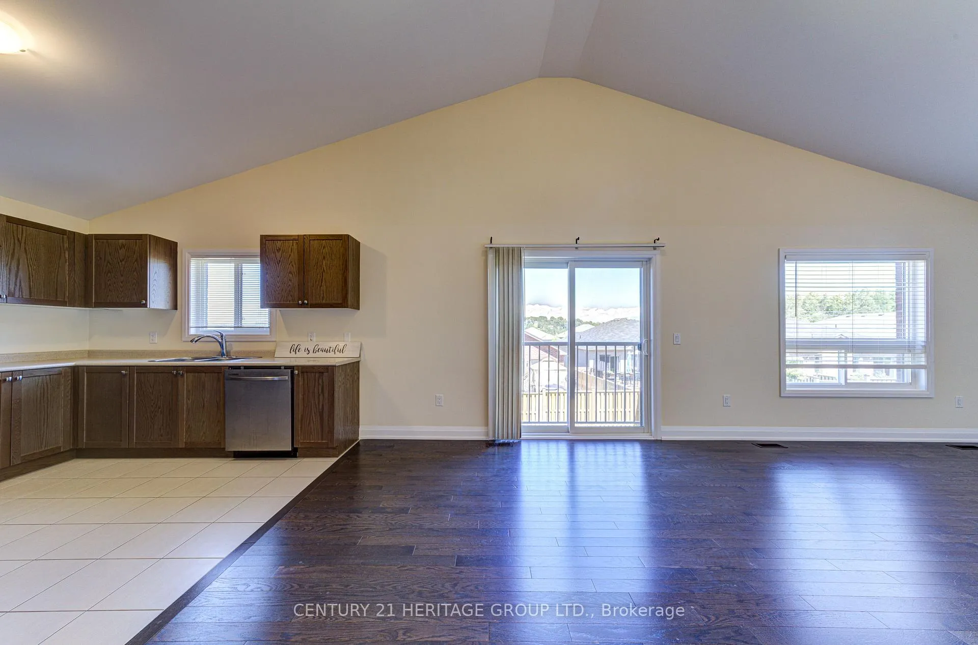 Photo 4 of 34 Beausoleil Drive, Penetanguishene — HOMEH