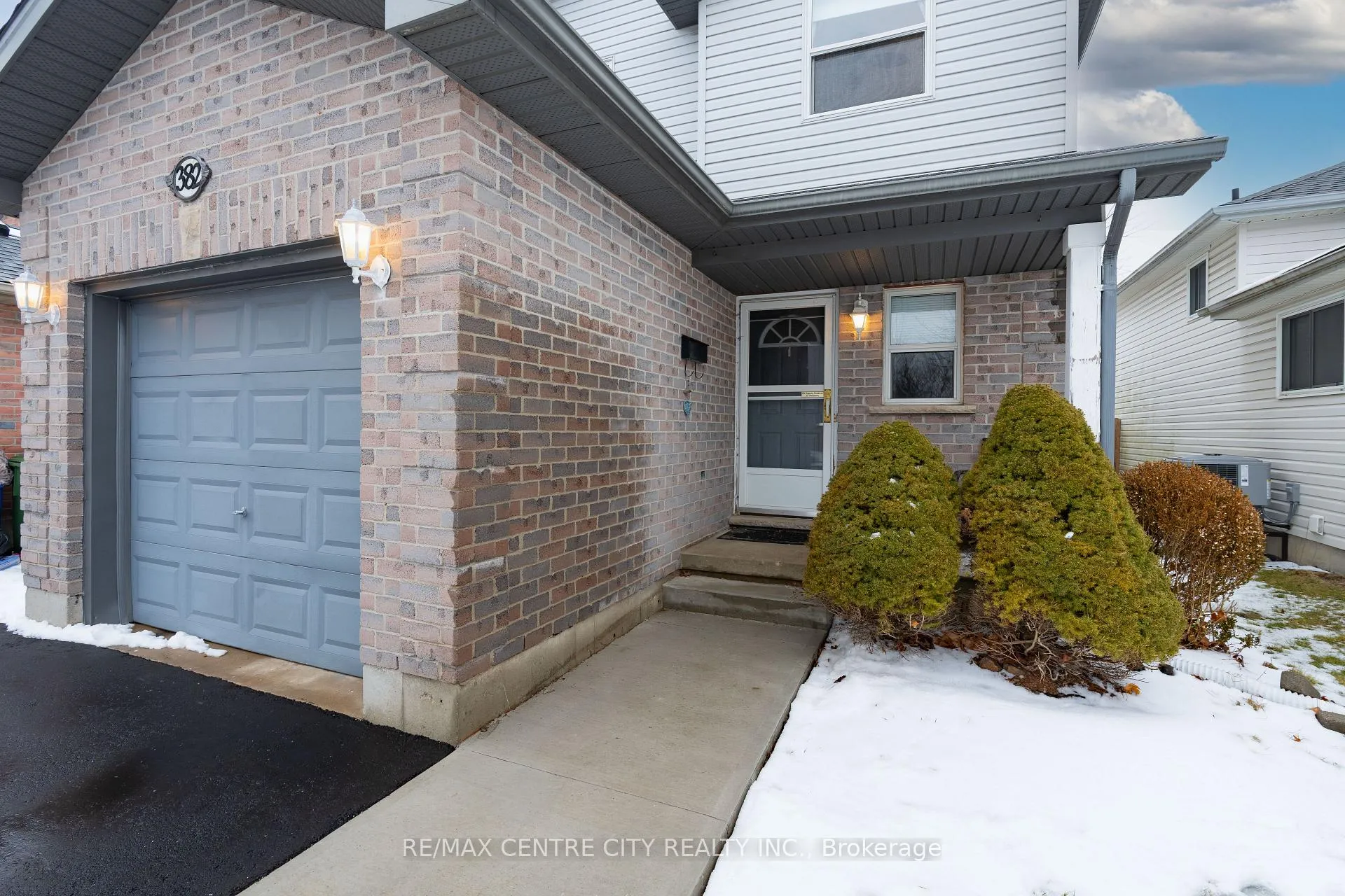 Photo 2 of 382 Chestnut Street, St. Thomas — HOMEH