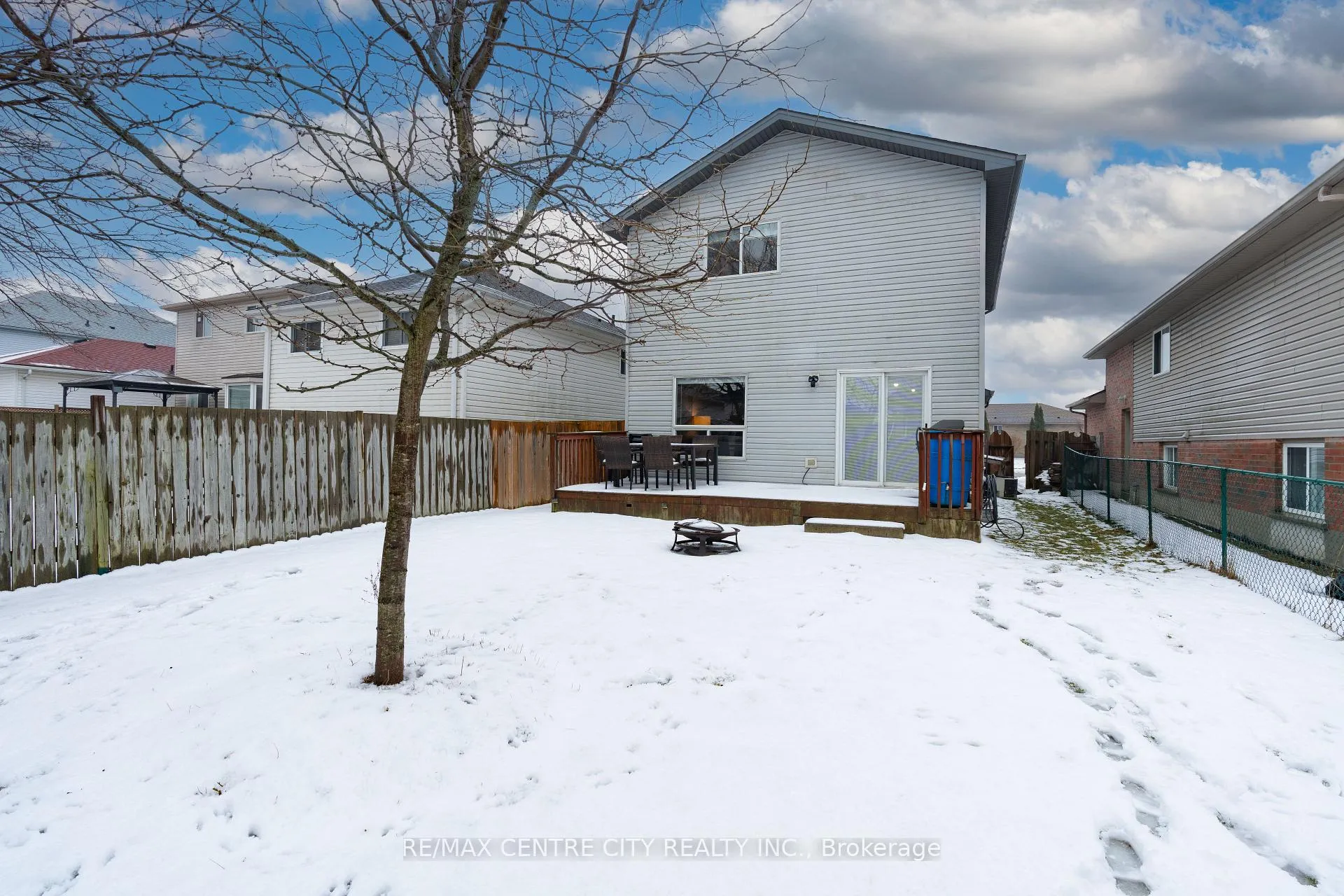 Photo 3 of 382 Chestnut Street, St. Thomas — HOMEH