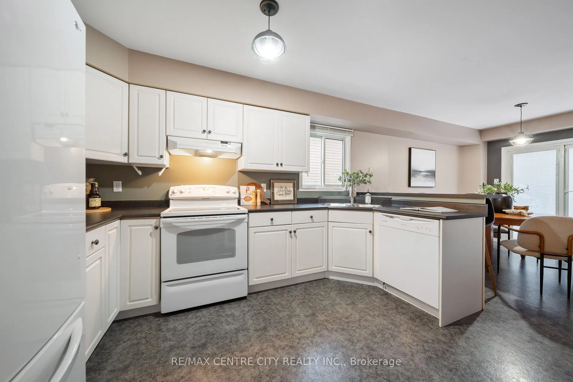 Photo 7 of 382 Chestnut Street, St. Thomas — HOMEH
