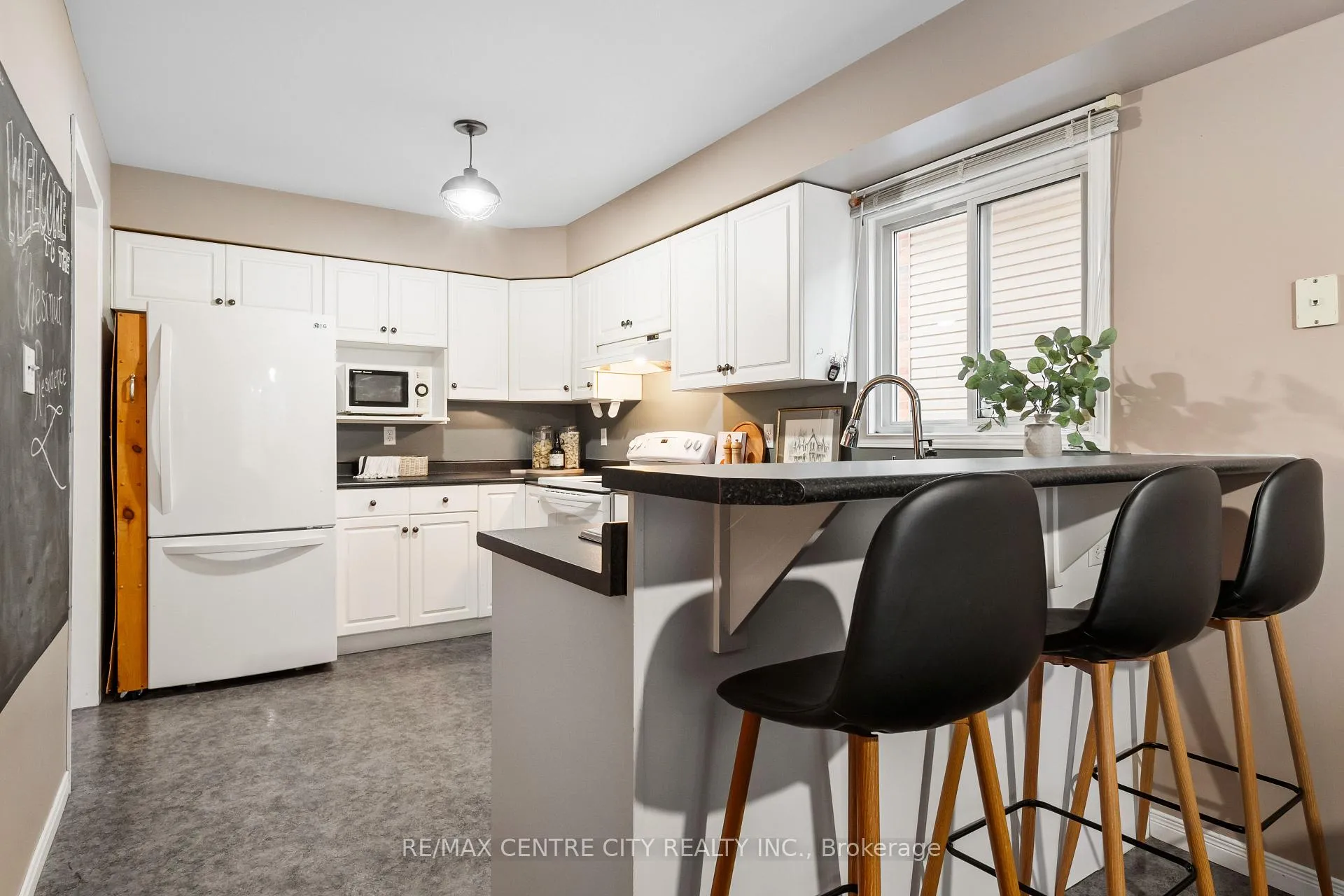 Photo 10 of 382 Chestnut Street, St. Thomas — HOMEH