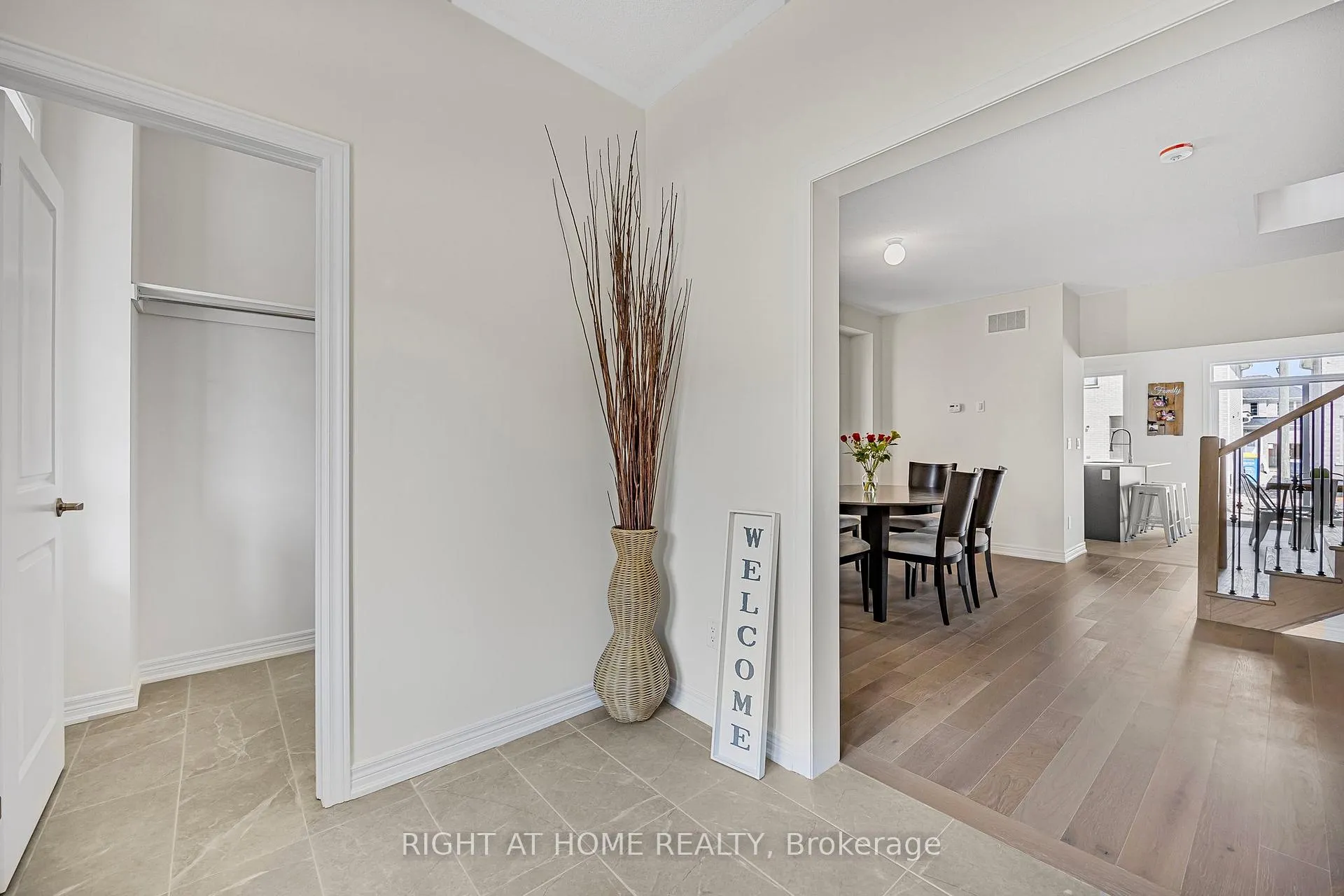 Photo 4 of 1457 Davis Loop, Innisfil, Lefroy — HOMEH