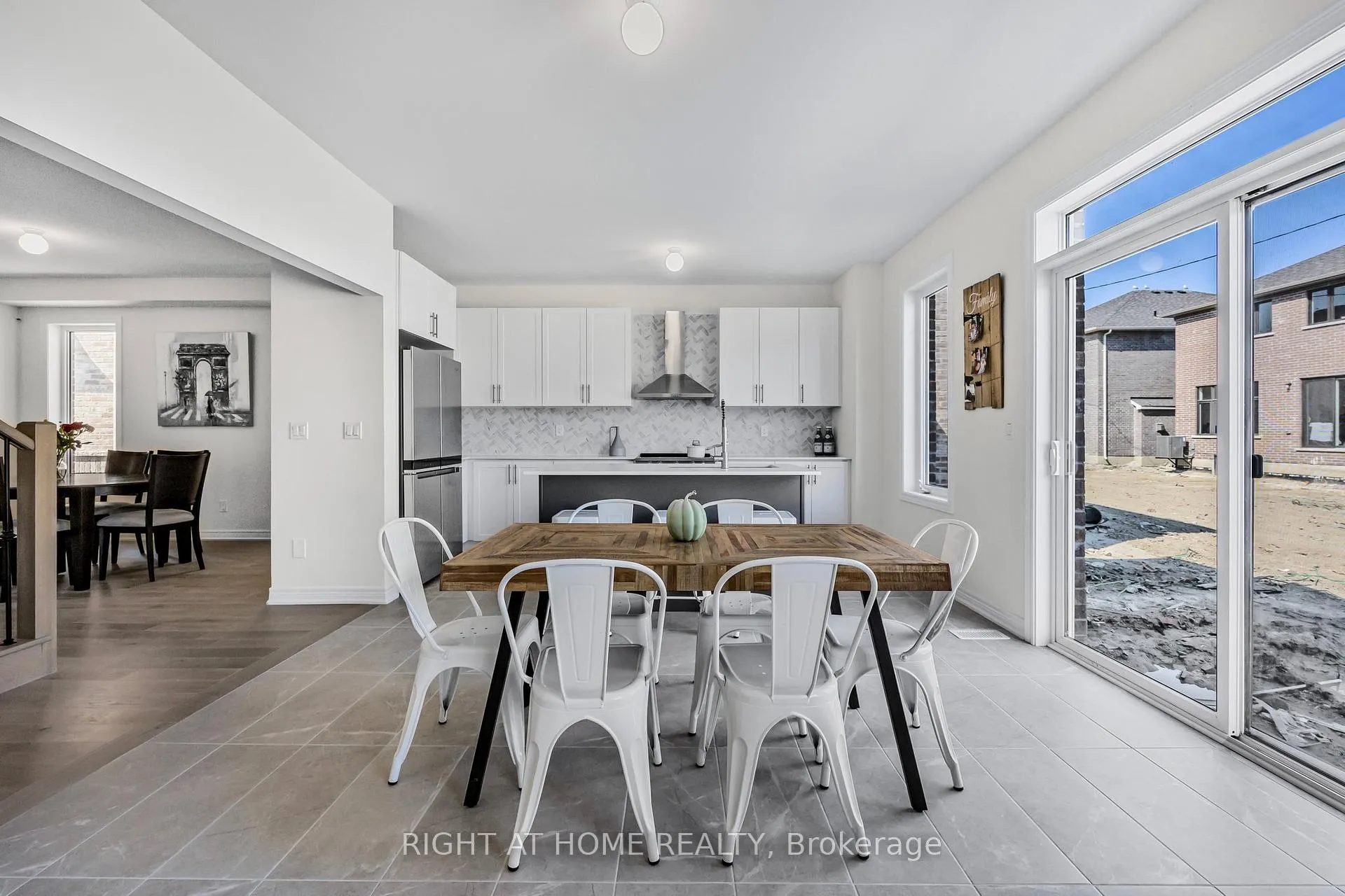 Photo 14 of 1457 Davis Loop, Innisfil, Lefroy — HOMEH