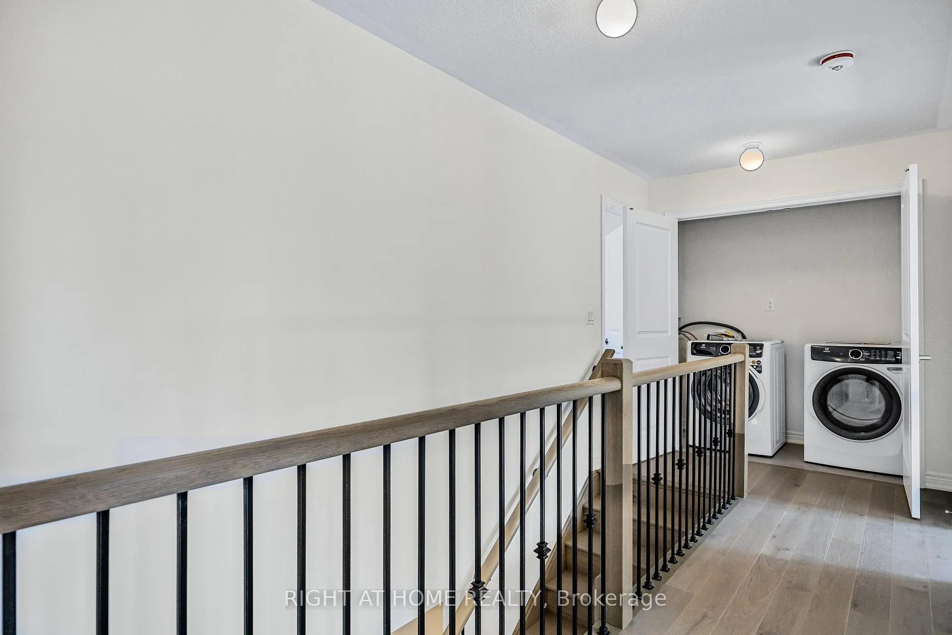 Photo 16 of 1457 Davis Loop, Innisfil, Lefroy — HOMEH