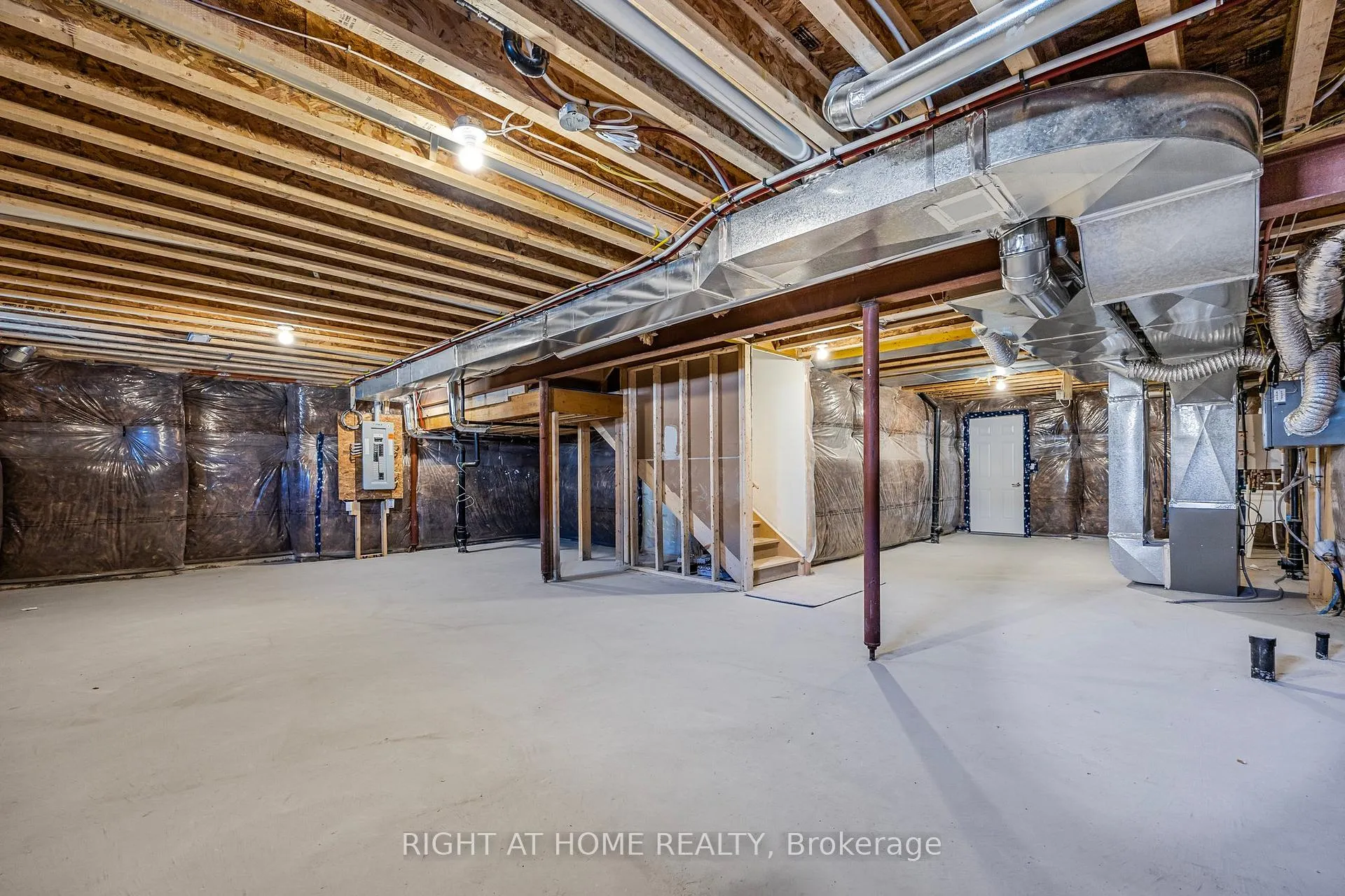 Photo 25 of 1457 Davis Loop, Innisfil, Lefroy — HOMEH