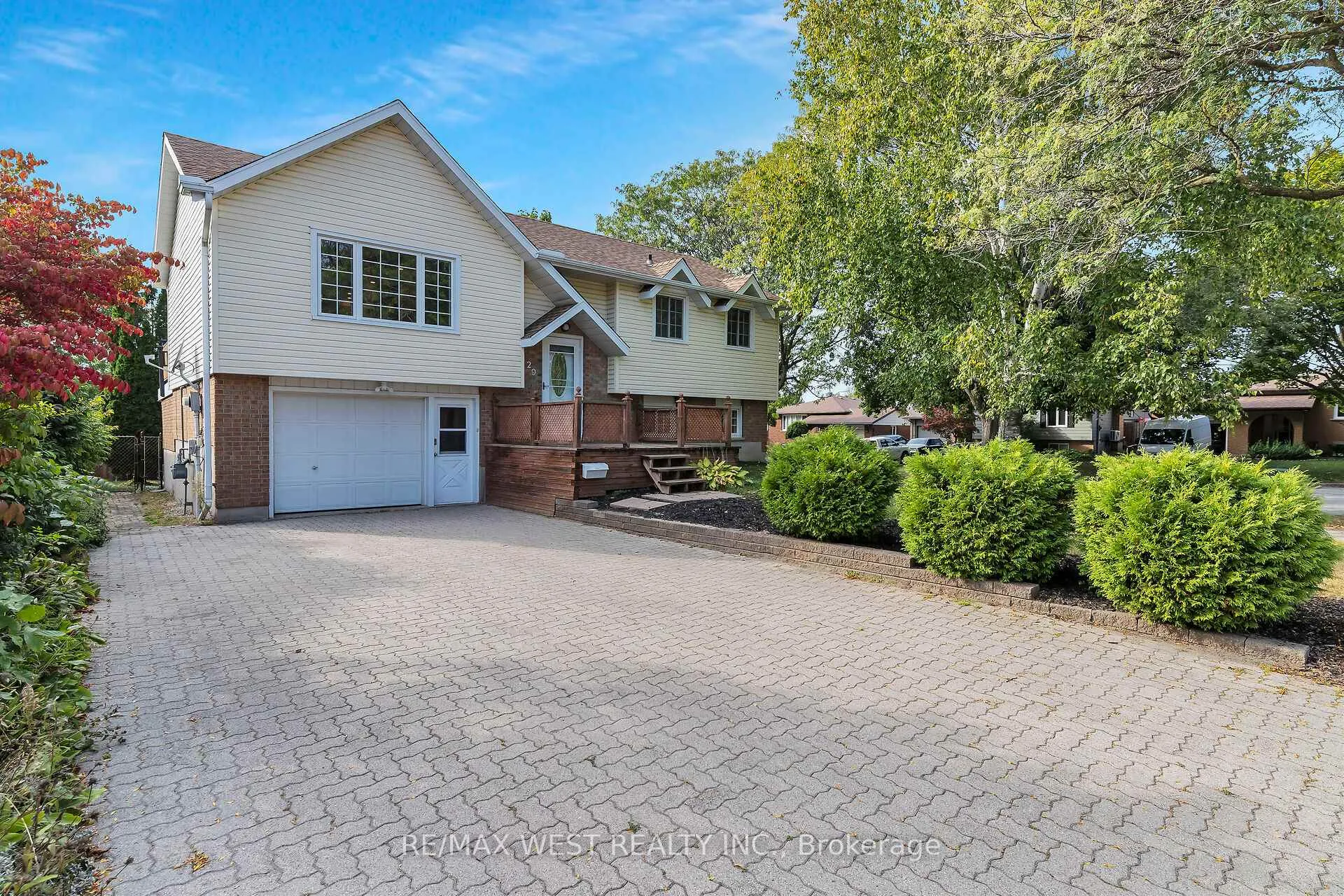 Photo 3 of 129 Mallard Crescent, Waterloo — HOMEH