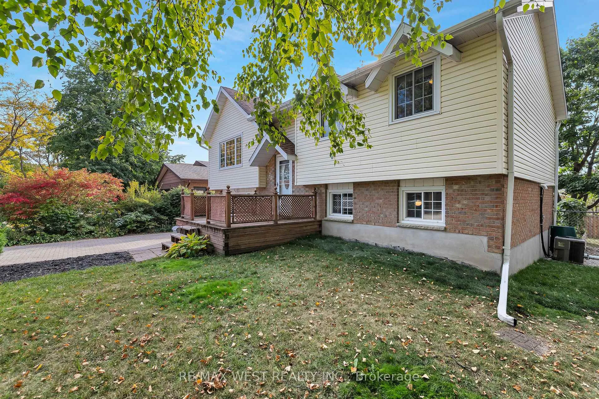 Photo 4 of 129 Mallard Crescent, Waterloo — HOMEH