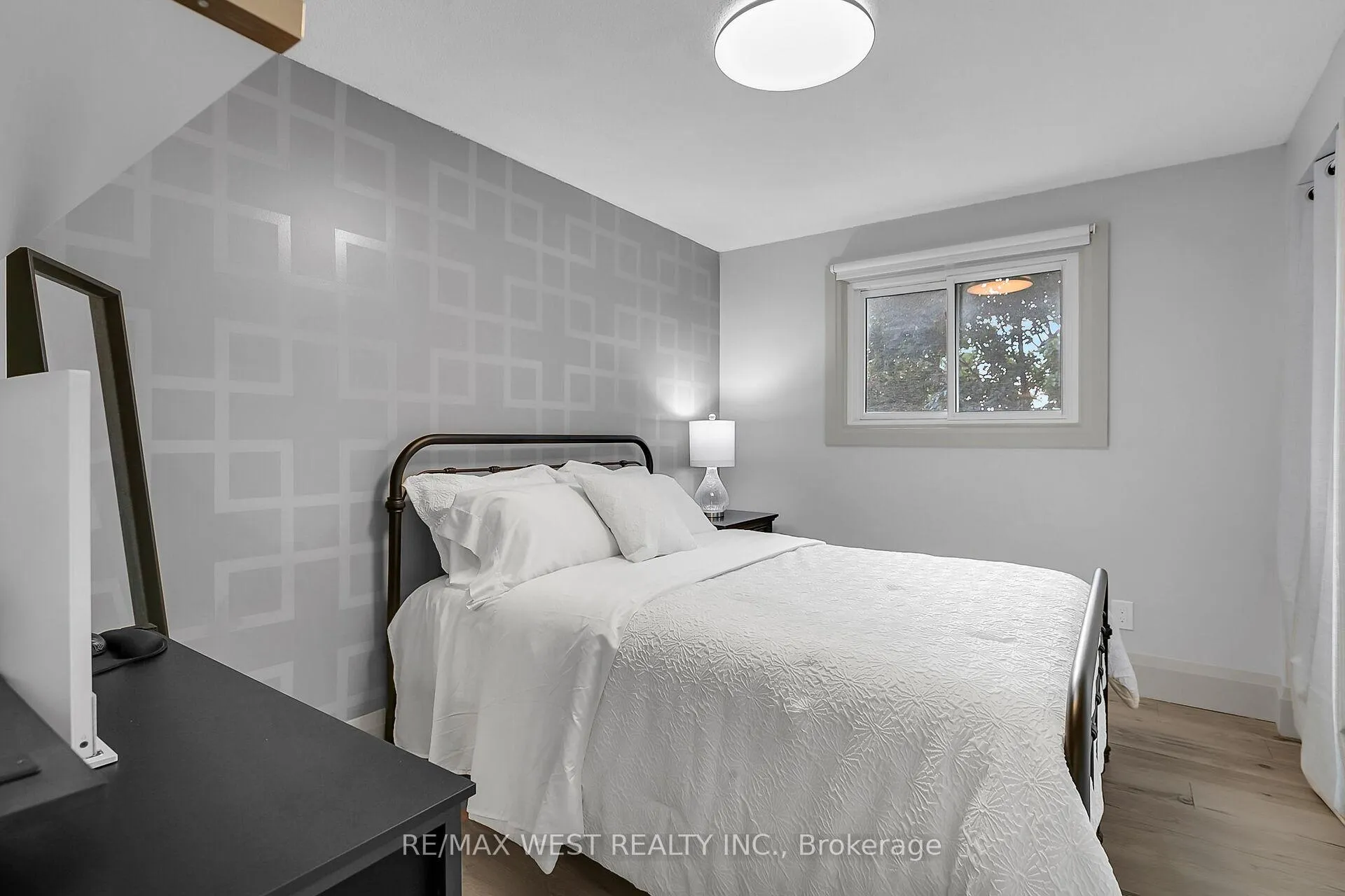 Photo 16 of 129 Mallard Crescent, Waterloo — HOMEH