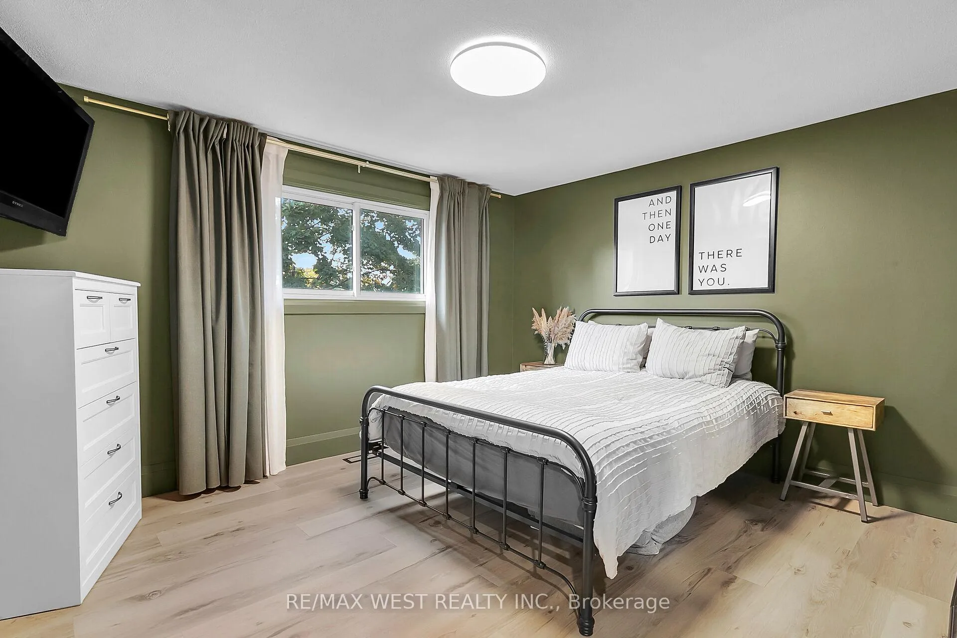 Photo 19 of 129 Mallard Crescent, Waterloo — HOMEH