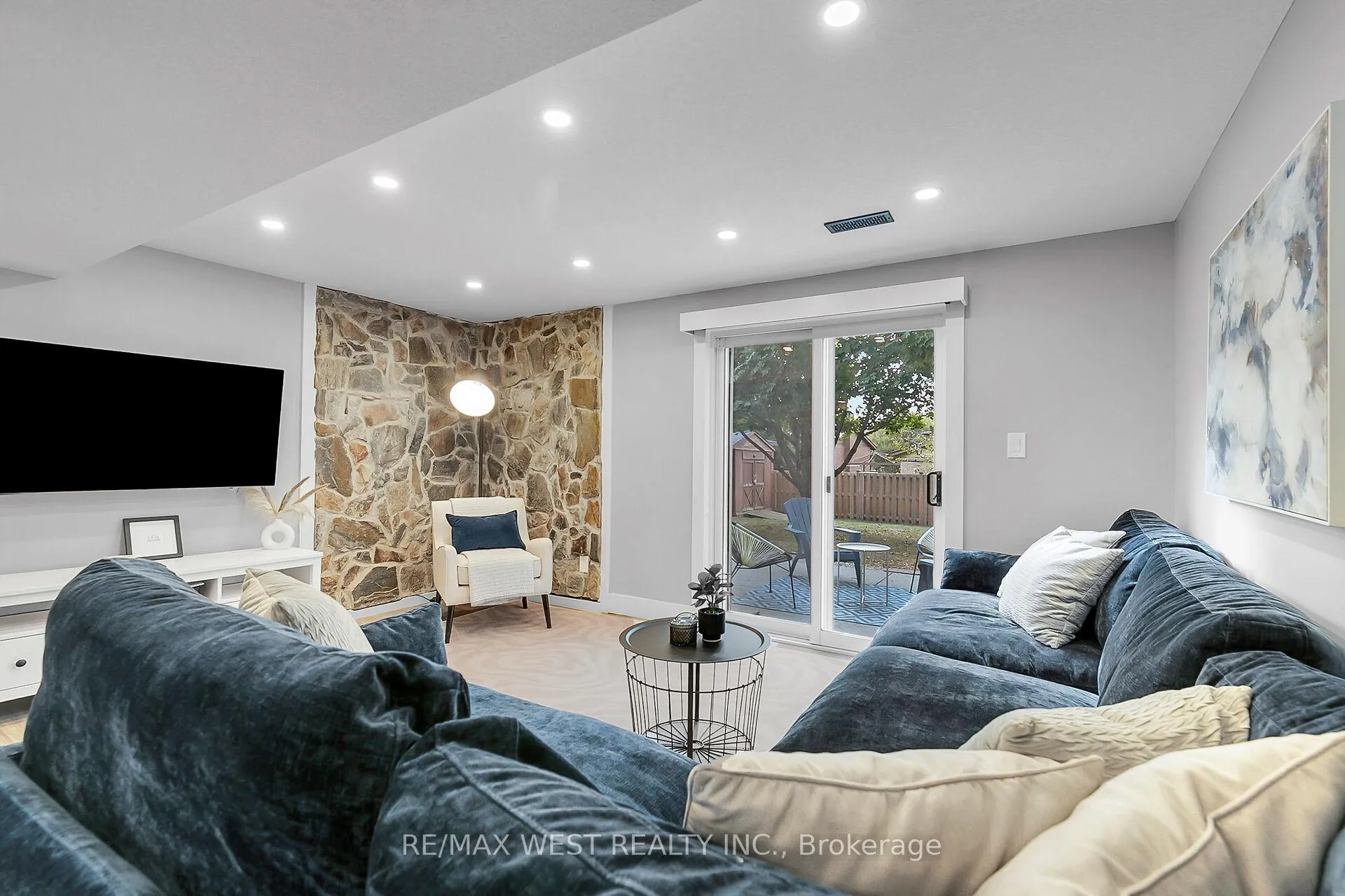 Photo 23 of 129 Mallard Crescent, Waterloo — HOMEH