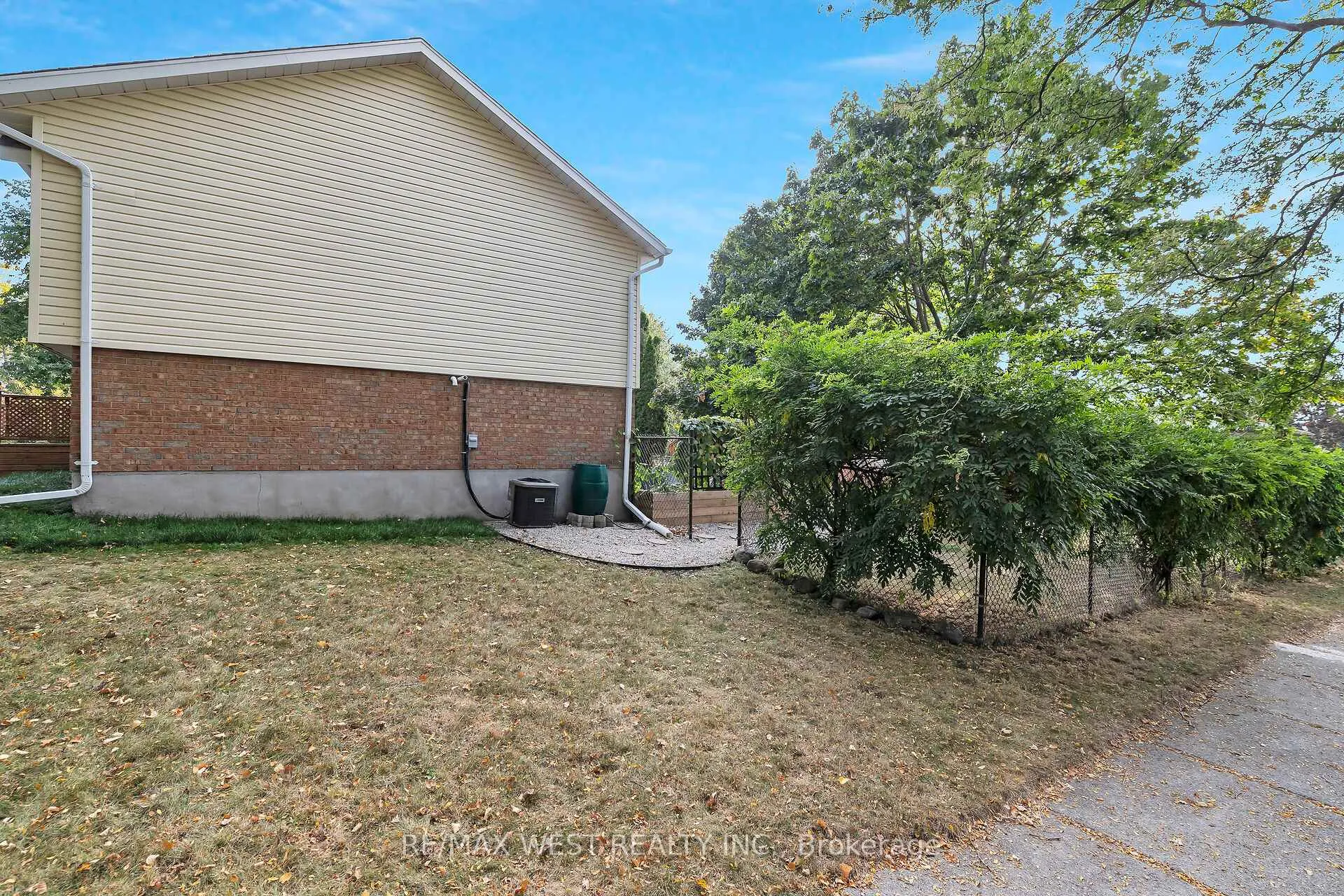 Photo 39 of 129 Mallard Crescent, Waterloo — HOMEH