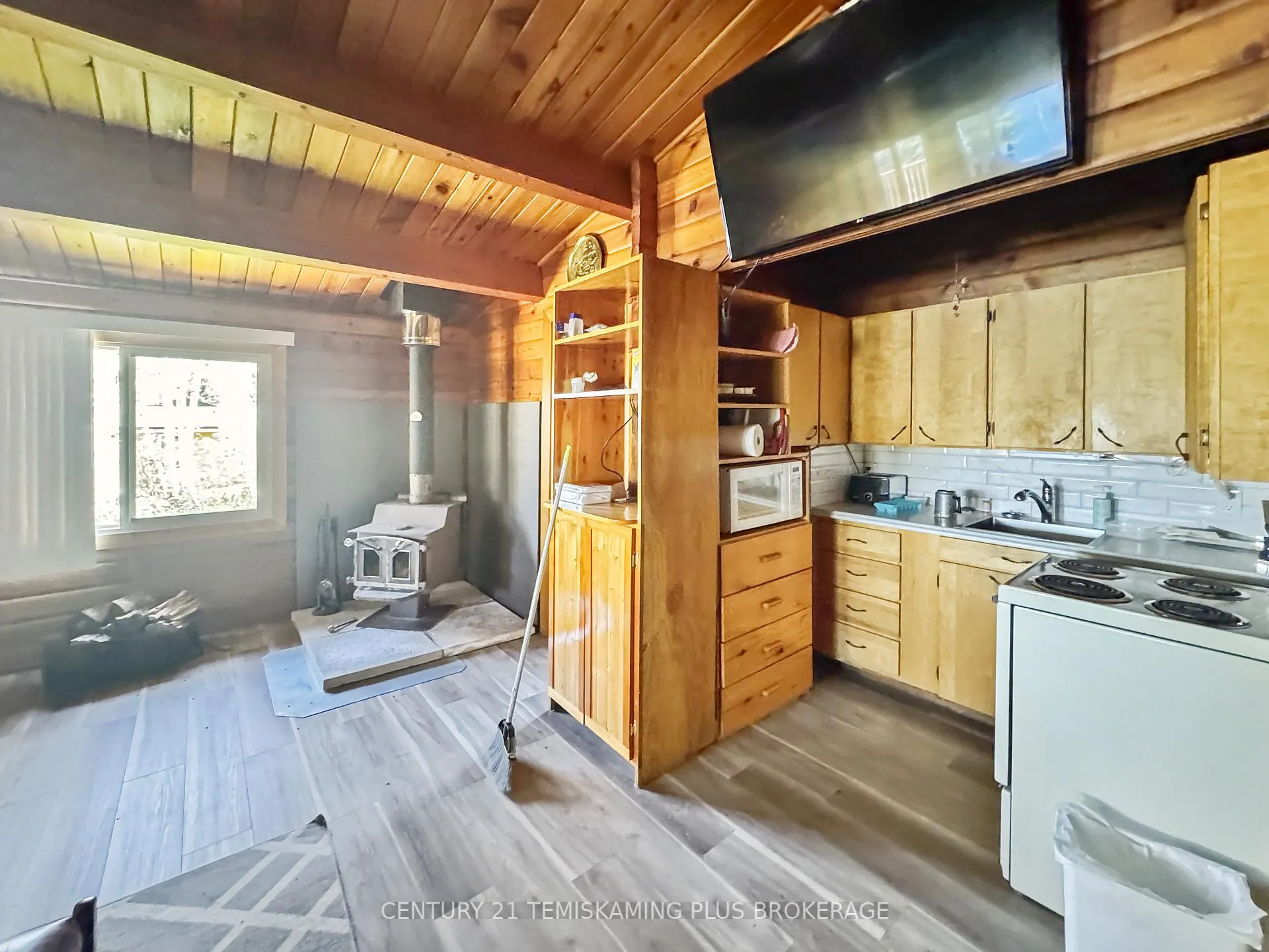 Photo 4 of 61 Ontario Street E, Timiskaming, TIM - Outside - Rural — HOMEH