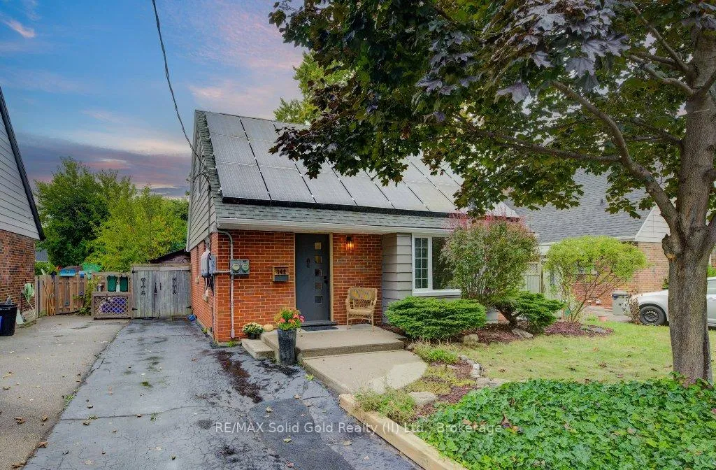 Photo 1 of 142 Spadina Road W, Kitchener — HOMEH