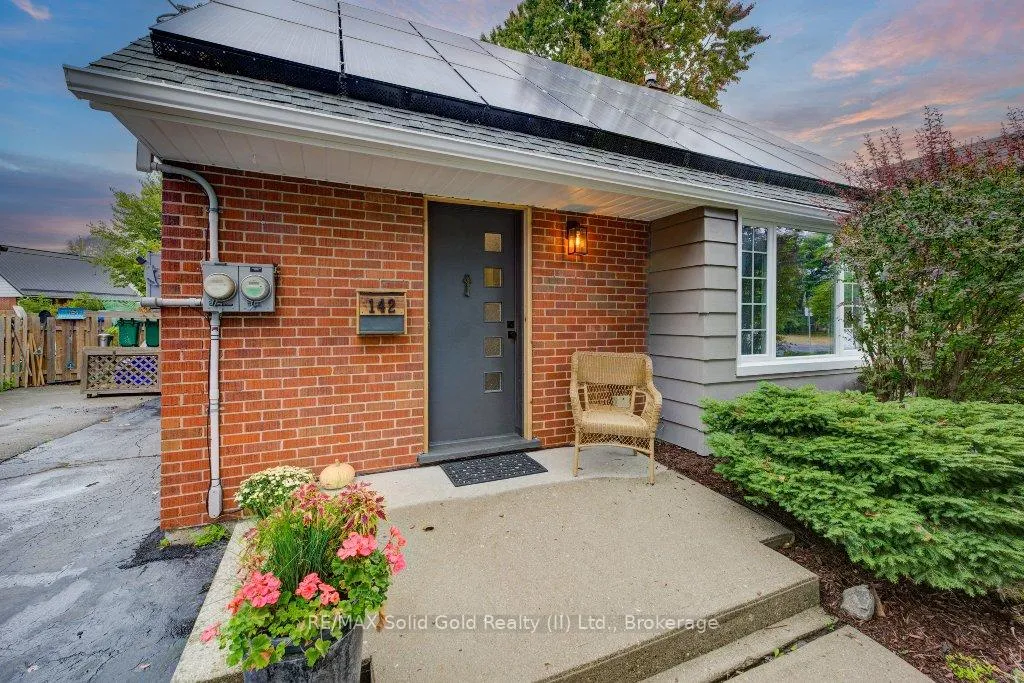 Photo 3 of 142 Spadina Road W, Kitchener — HOMEH