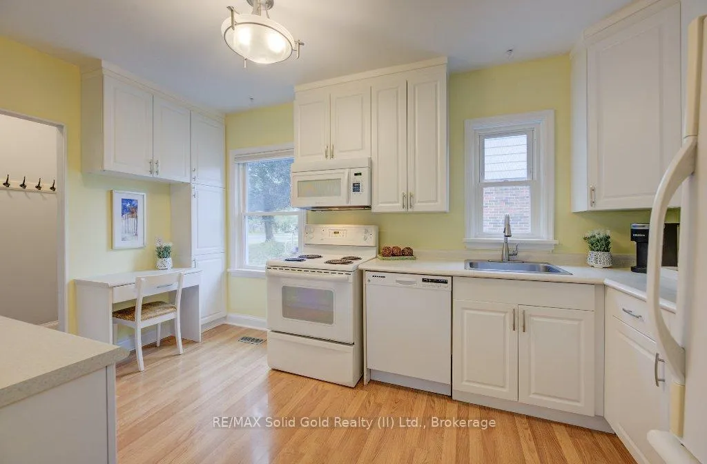 Photo 8 of 142 Spadina Road W, Kitchener — HOMEH