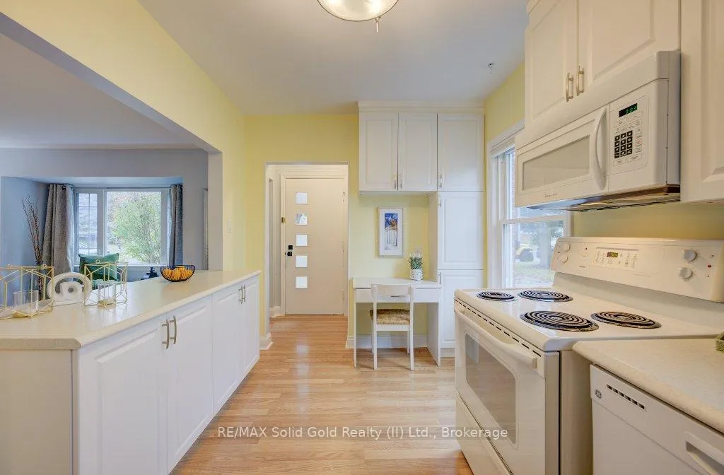 Photo 10 of 142 Spadina Road W, Kitchener — HOMEH