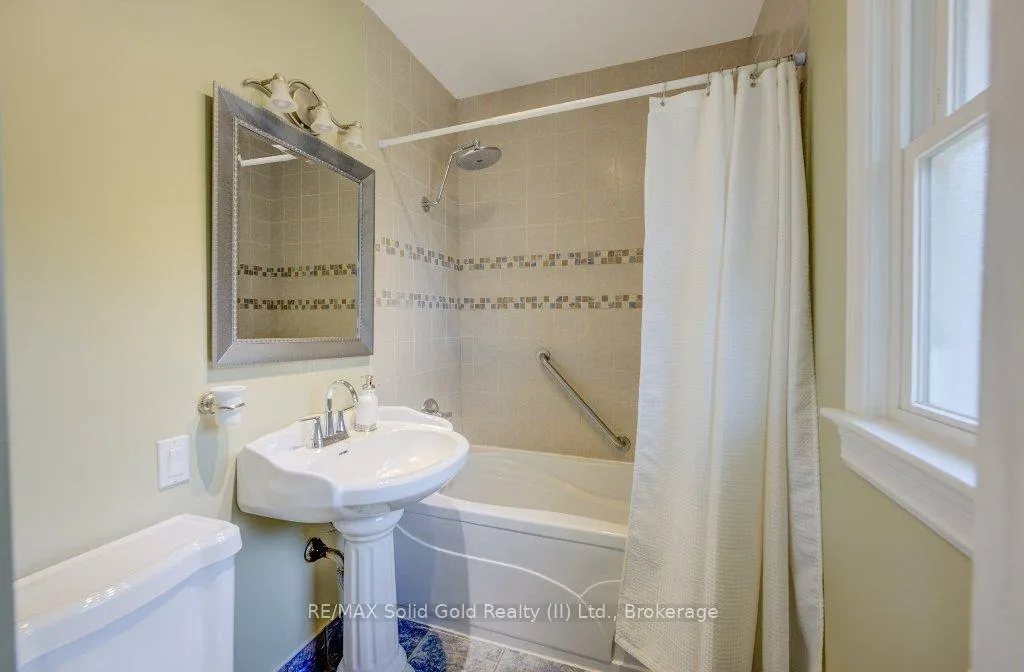 Photo 12 of 142 Spadina Road W, Kitchener — HOMEH