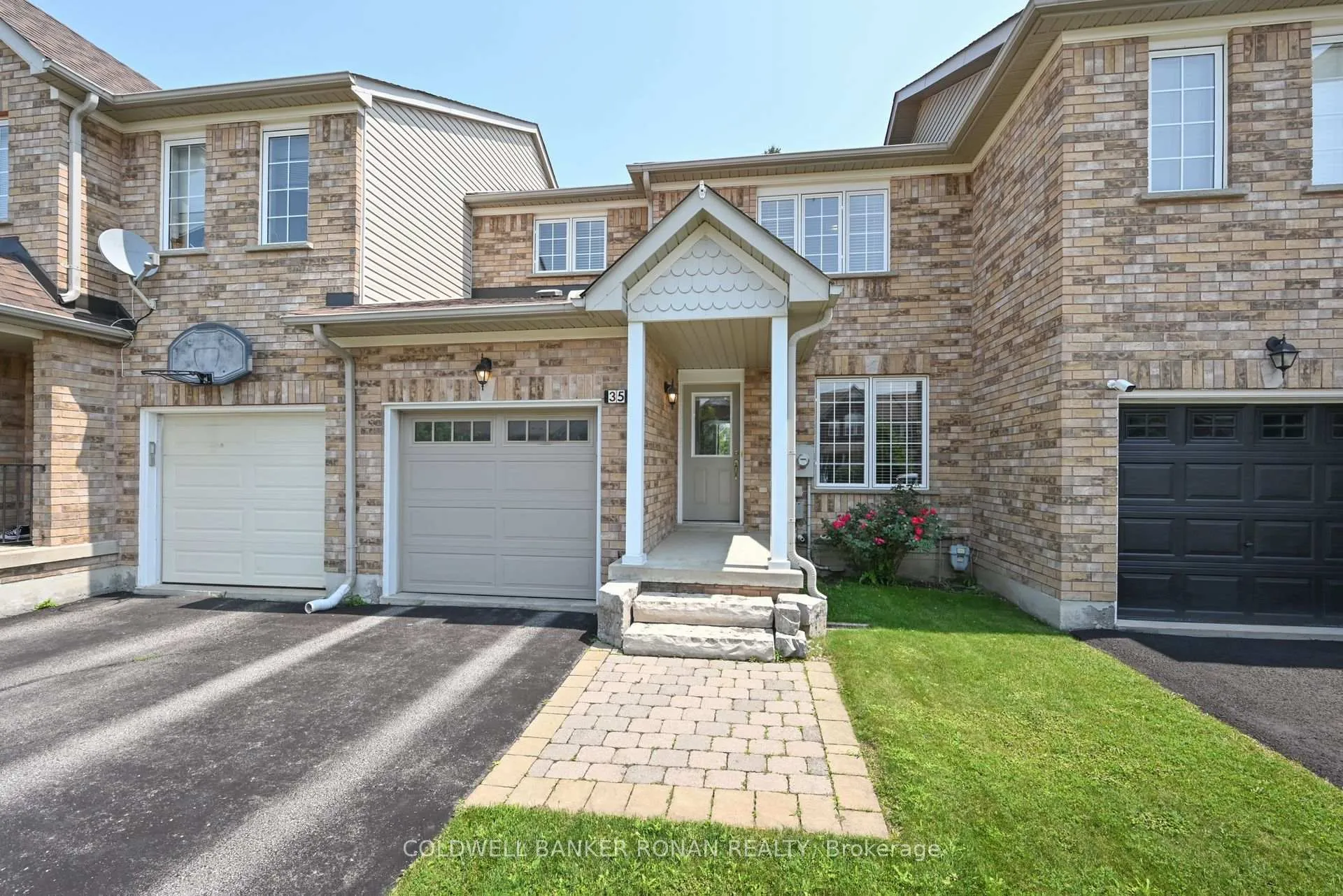 Photo 2 of 35 Jessop Avenue, King, Schomberg — HOMEH