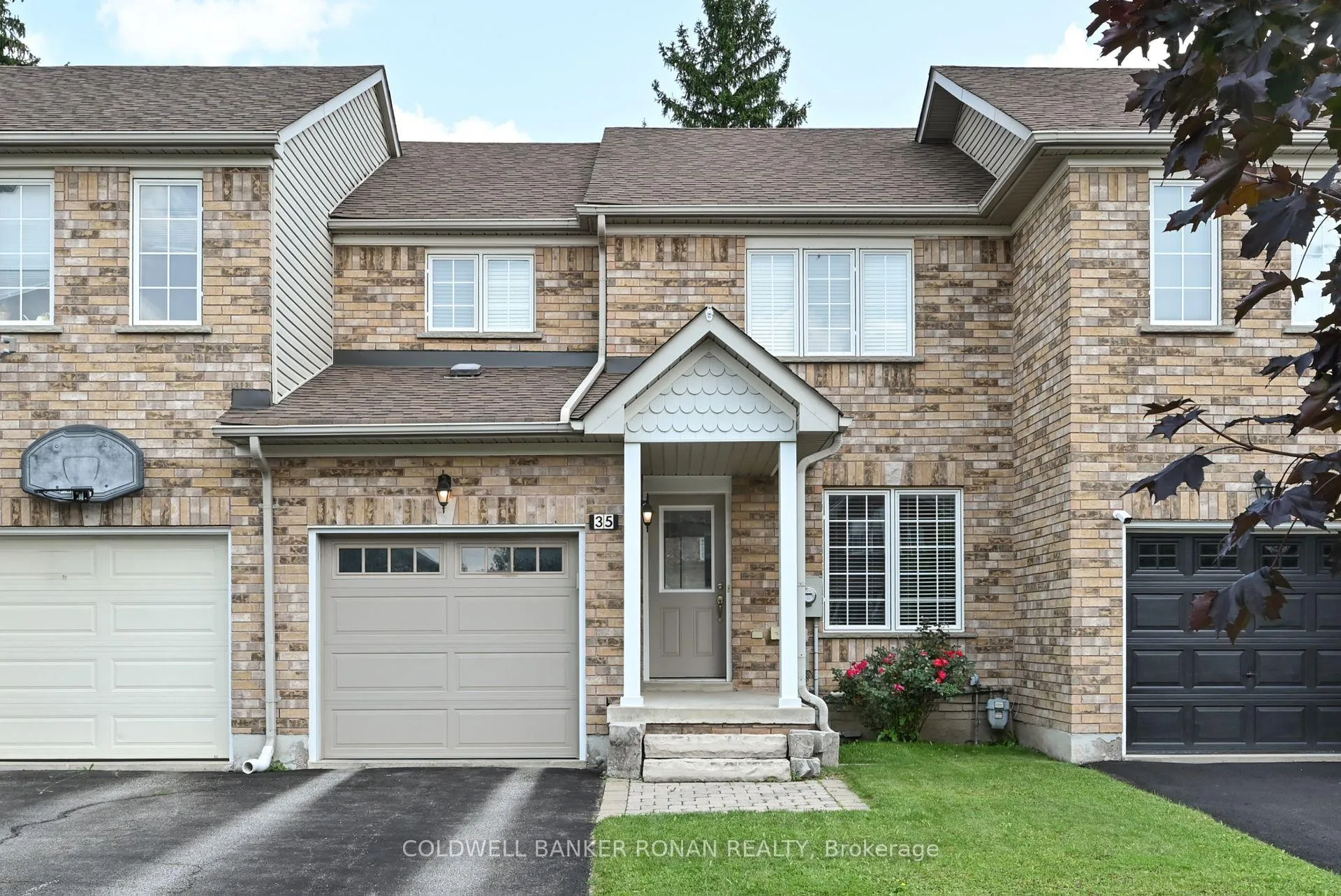 Photo 3 of 35 Jessop Avenue, King, Schomberg — HOMEH