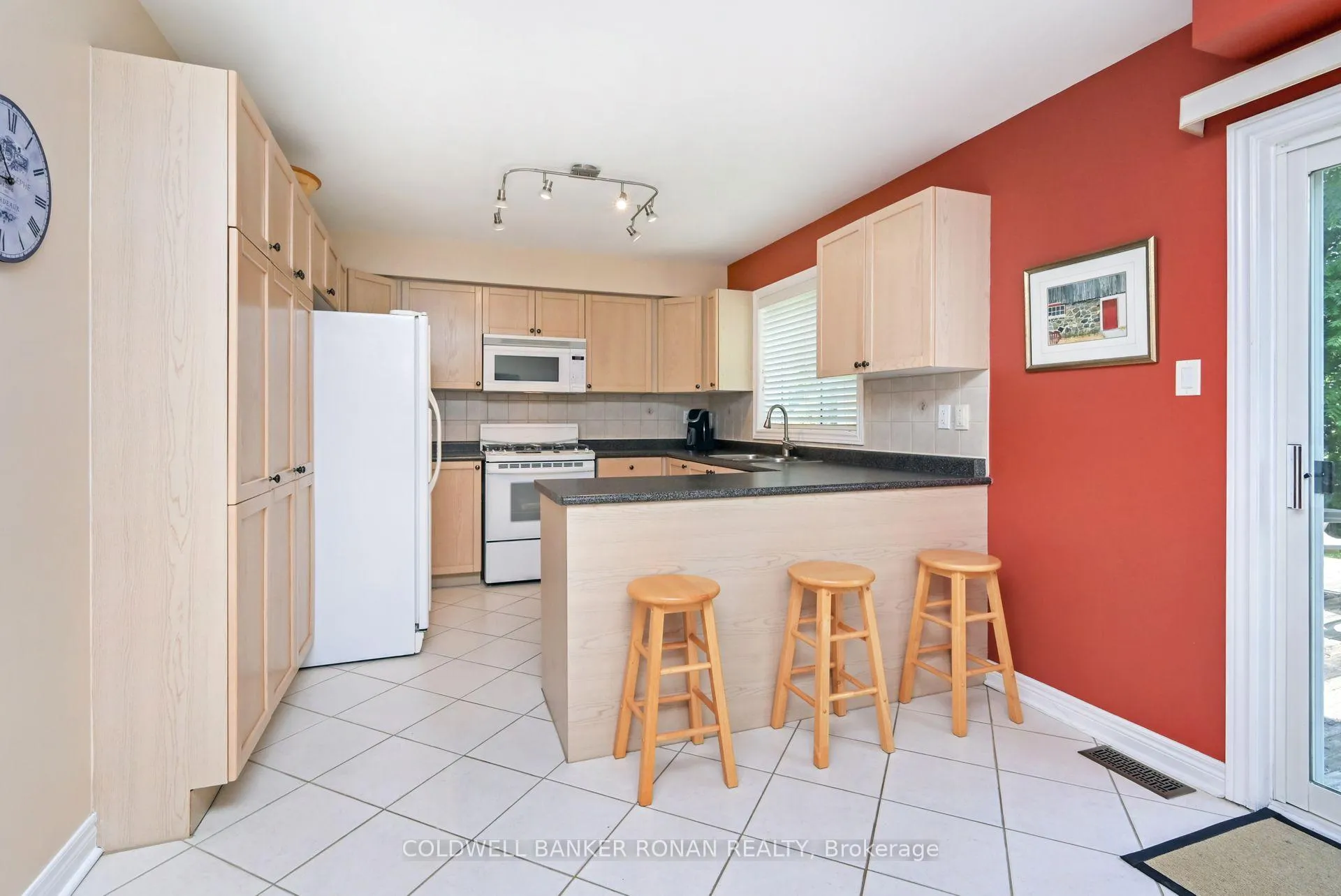 Photo 7 of 35 Jessop Avenue, King, Schomberg — HOMEH