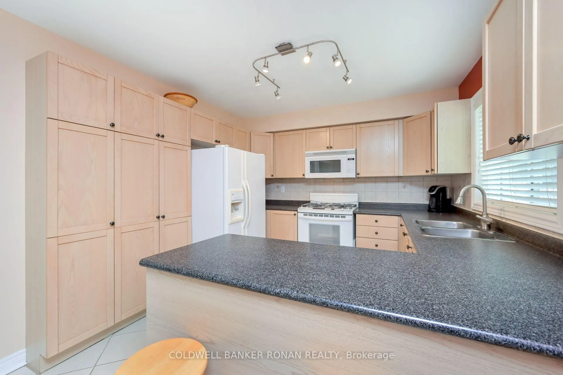 Photo 8 of 35 Jessop Avenue, King, Schomberg — HOMEH