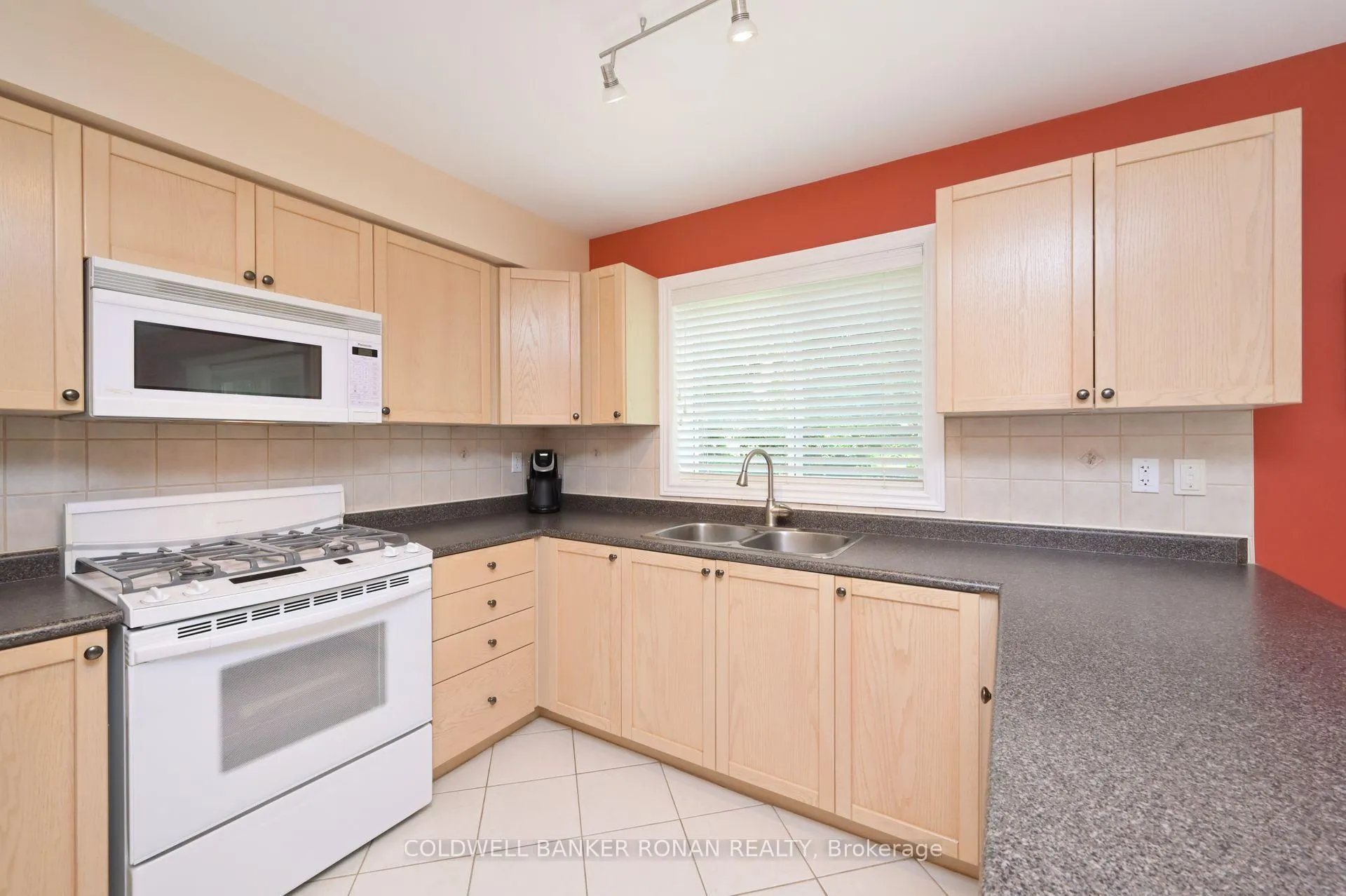 Photo 9 of 35 Jessop Avenue, King, Schomberg — HOMEH