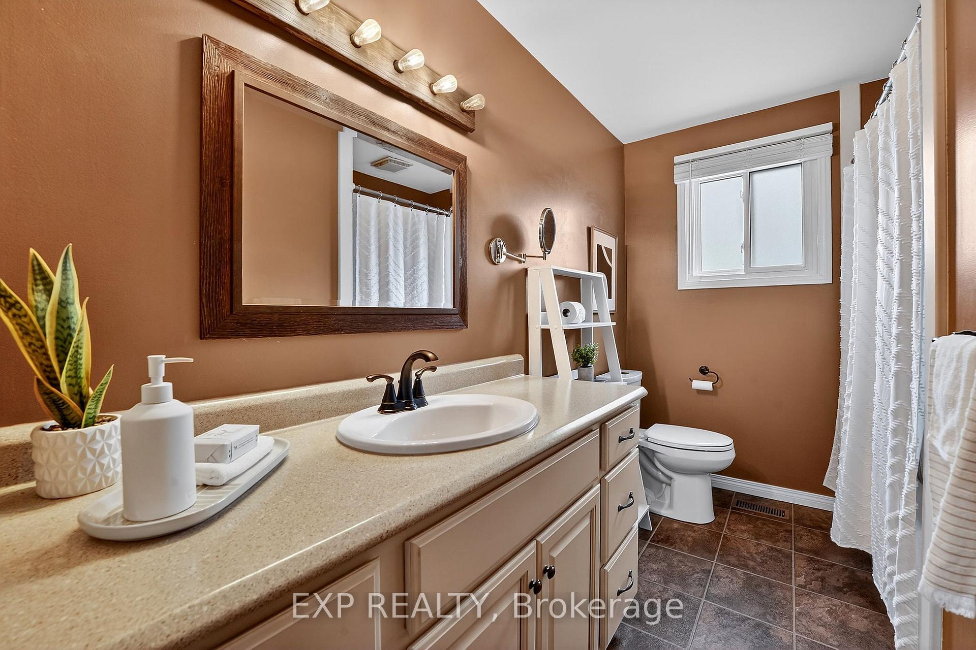 Photo 13 of 90 Sandra Crescent, Grimsby, Grimsby East — HOMEH