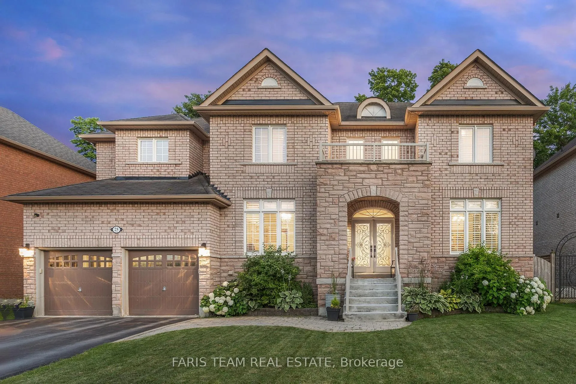 Photo 3 of 28 Camelot Square, Barrie, Innis-Shore — HOMEH