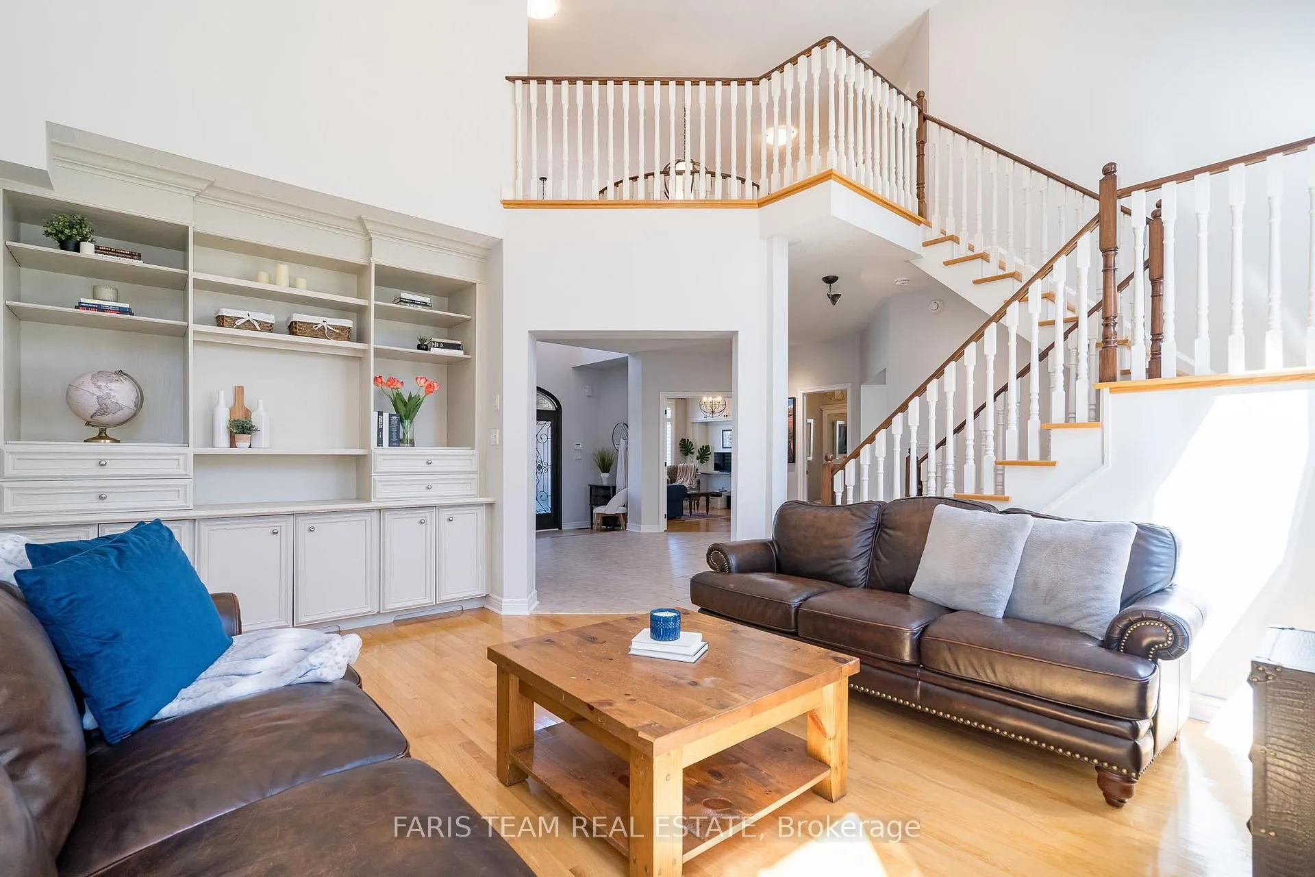 Photo 11 of 28 Camelot Square, Barrie, Innis-Shore — HOMEH