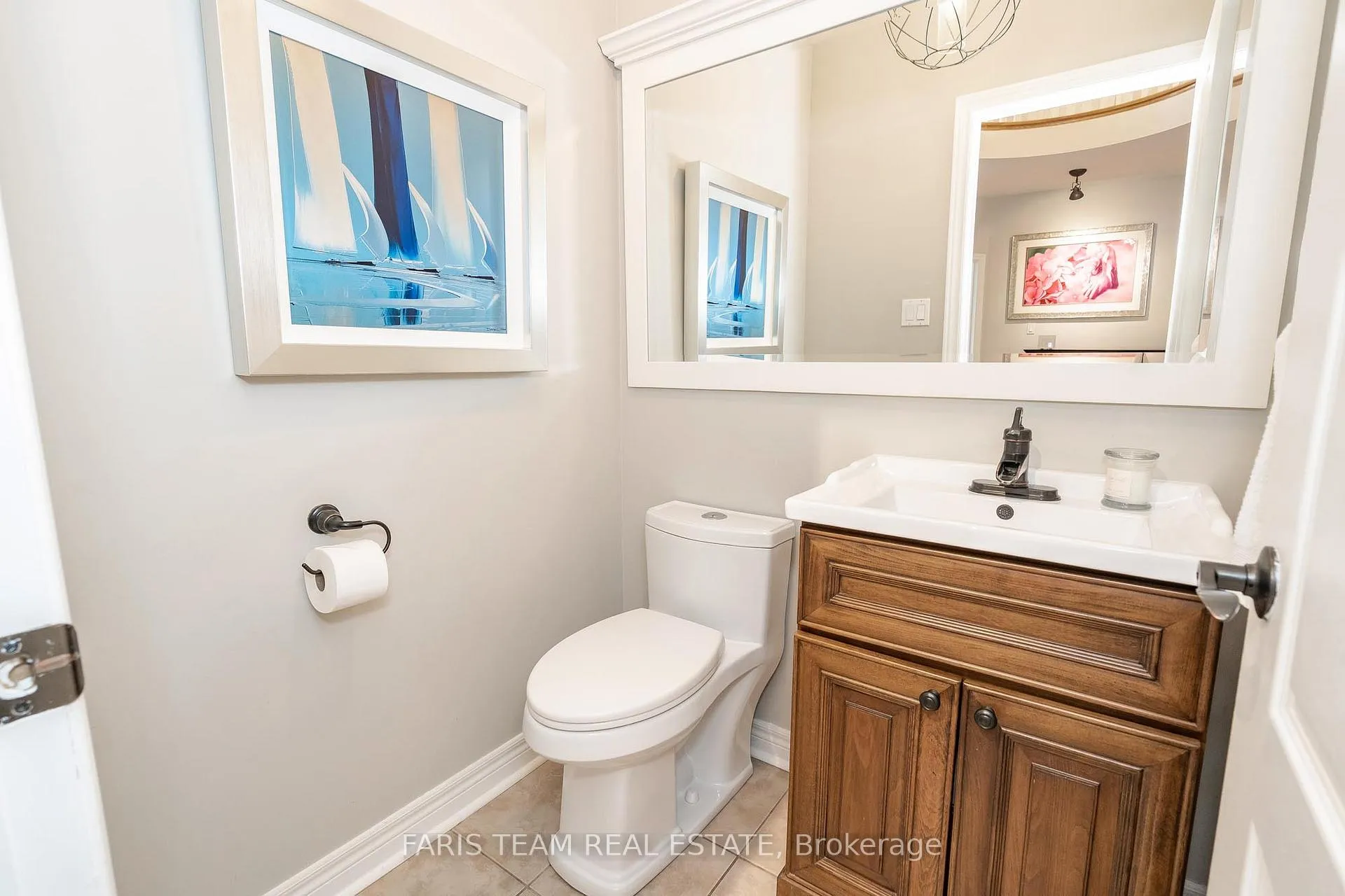Photo 14 of 28 Camelot Square, Barrie, Innis-Shore — HOMEH